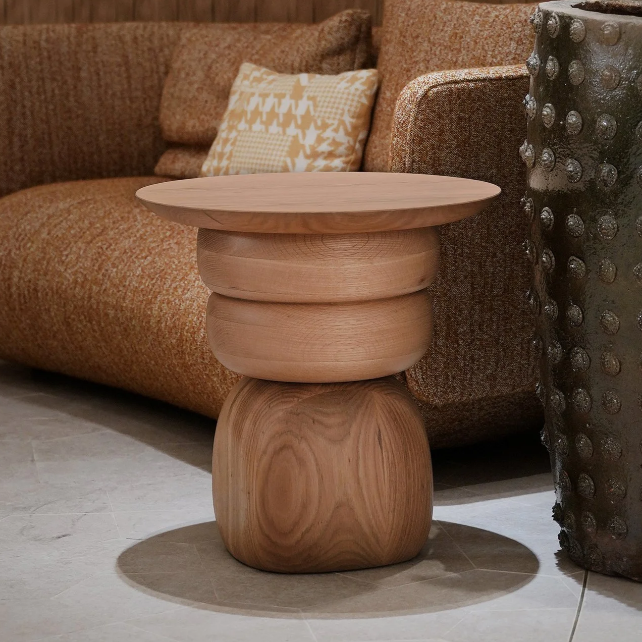 SIDE TABLES / NIGHTSTANDS