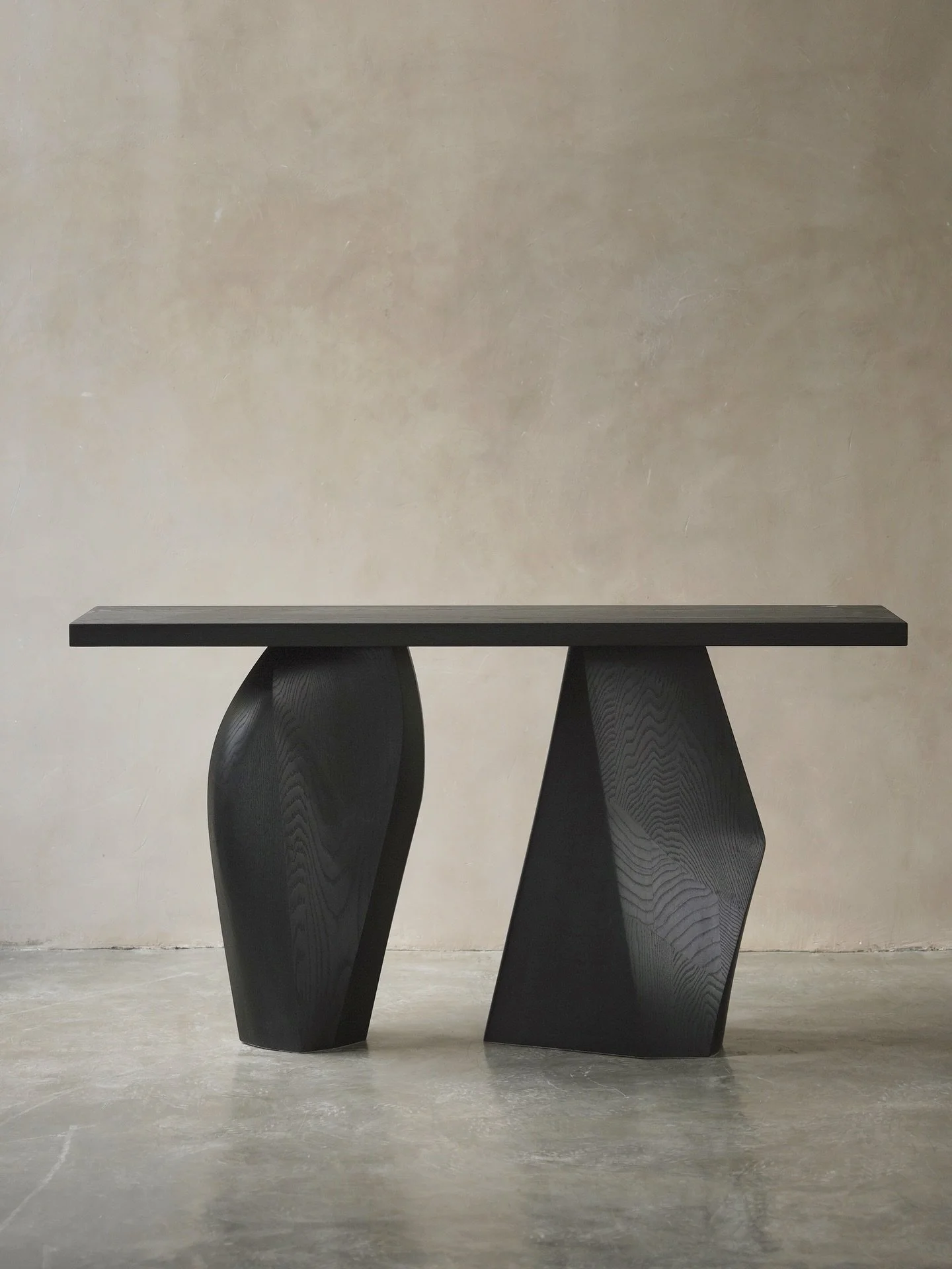 This console table lives where rooms connect. It supports passing gestures and keeps circulation clear. Presence comes from restraint.
&mdash; Discover more on www.nono.mx &mdash;
#NONOFurniture #interiordesignfirm #homedecoration #JoelEscalona