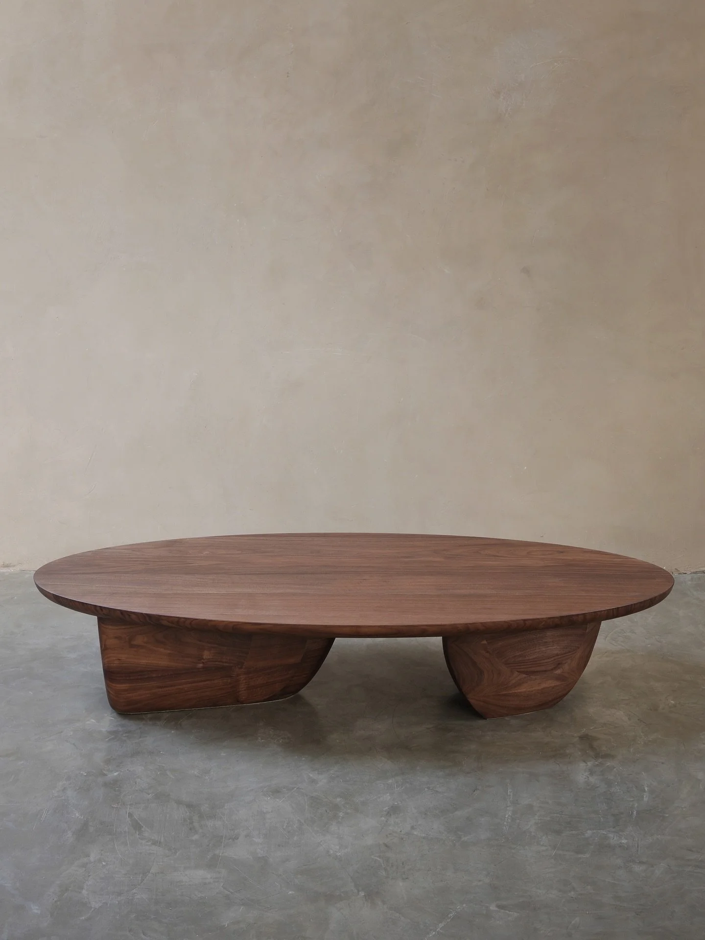 In a lived room, the coffee table takes the first hit. Keys, books, cups, elbows. It should accept that friction. The surface needs to feel honest under the hand, not precious.

Get in touch at sales@nono.mx Discover more on www.nono.mx

#NONOFurnitu