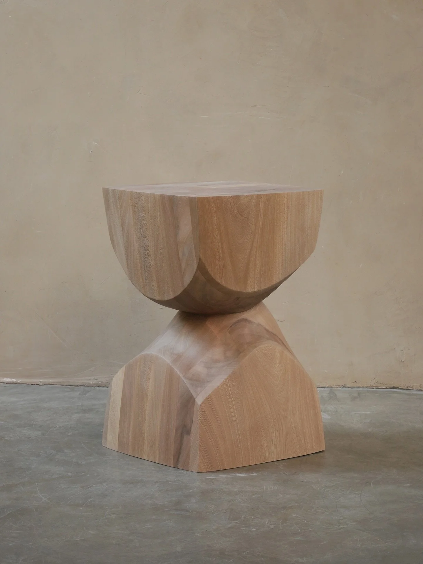 Socle side tables behave like small bases with purpose. The surface holds daily objects without feeling fragile. Hands find the edge and feel the thickness. It makes a corner feel planned.

Get in touch at sales@nono.mx Discover more on www.nono.mx

