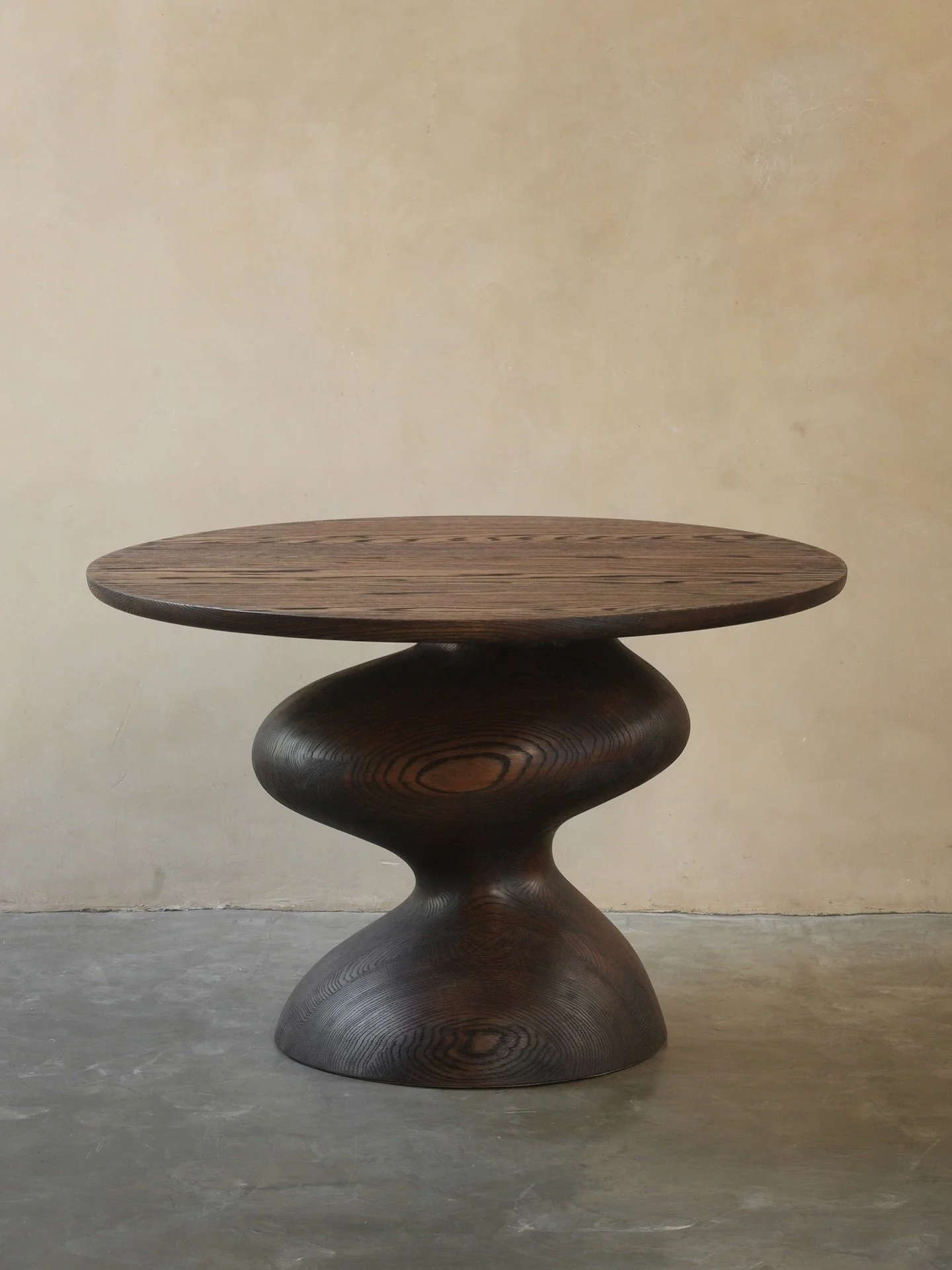 This dining table exists for repetition. Meals land, hands rest, silence returns. The surface stays open.

Discover more on www.nono.mx

#NONOFurniture #homedecor #designfurniture #JoelEscalona