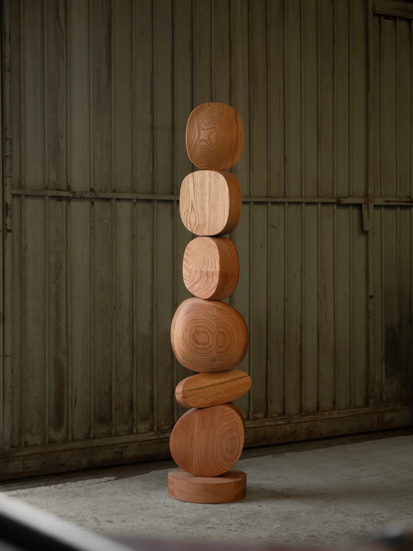 A standing sculpture works when the surface invites touch. The curve guides the palm. The grain catches light and shifts all day. It becomes part of the room&rsquo;s rhythm, not a staged moment.

Get in touch at sales@nono.mx Discover more on www.non