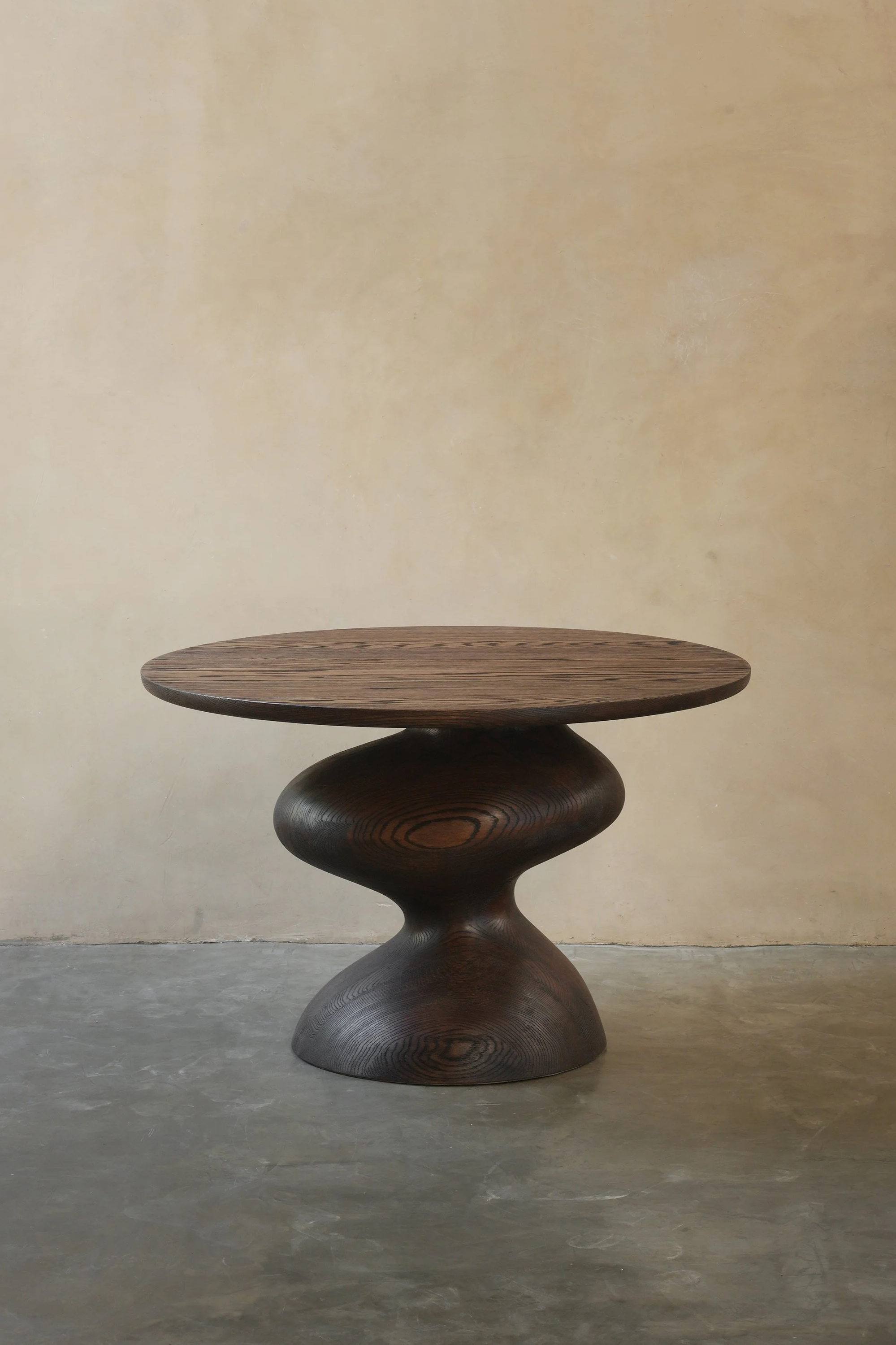 SOCLE DINING TABLE