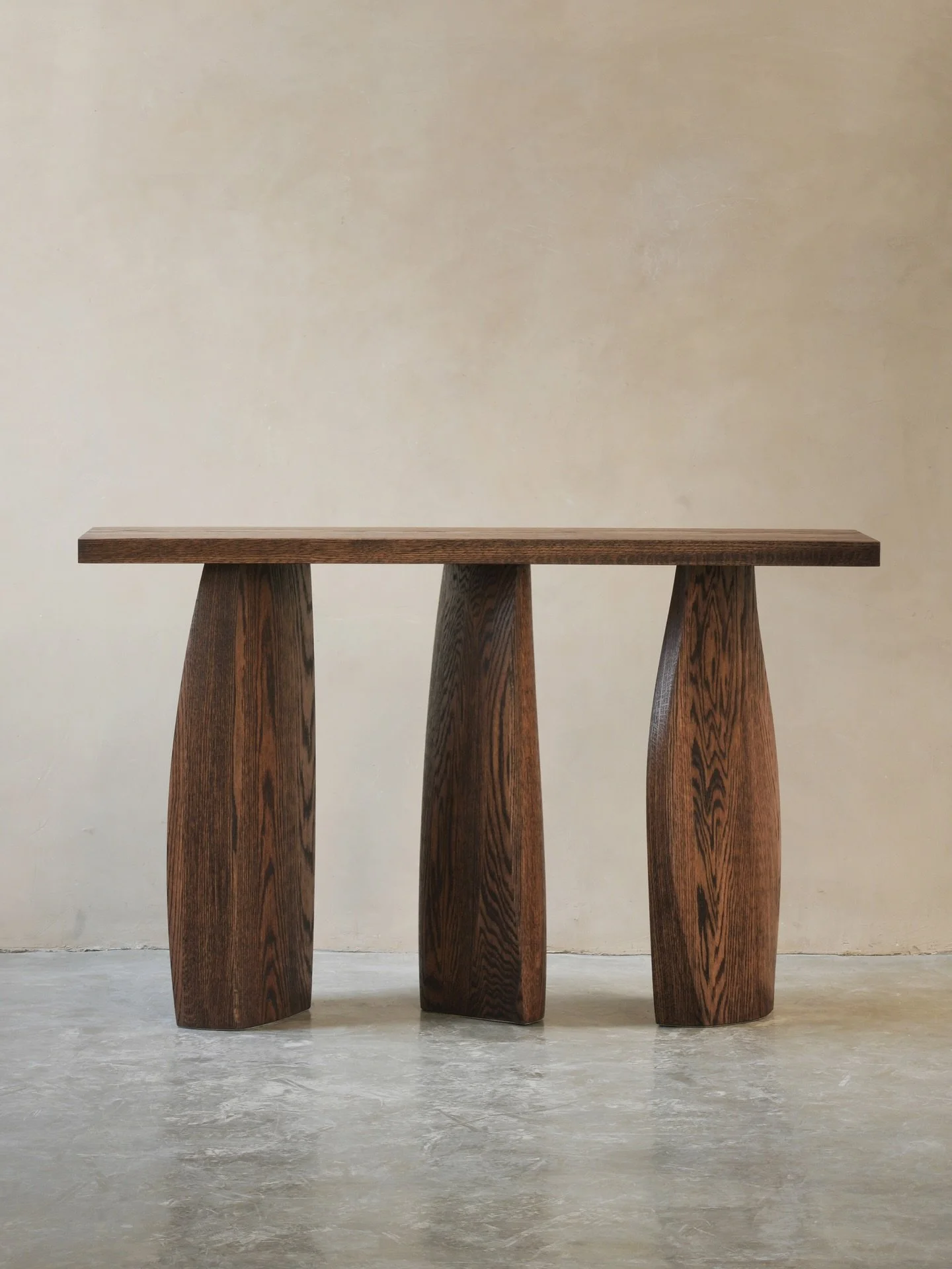 The console table does not compete with the room. It listens. Edges soften the space. The floor feels steadier beneath it.

 Discover more on www.nono.mx

#NONOFurniture #decor #modernfurniture #JoelEscalona