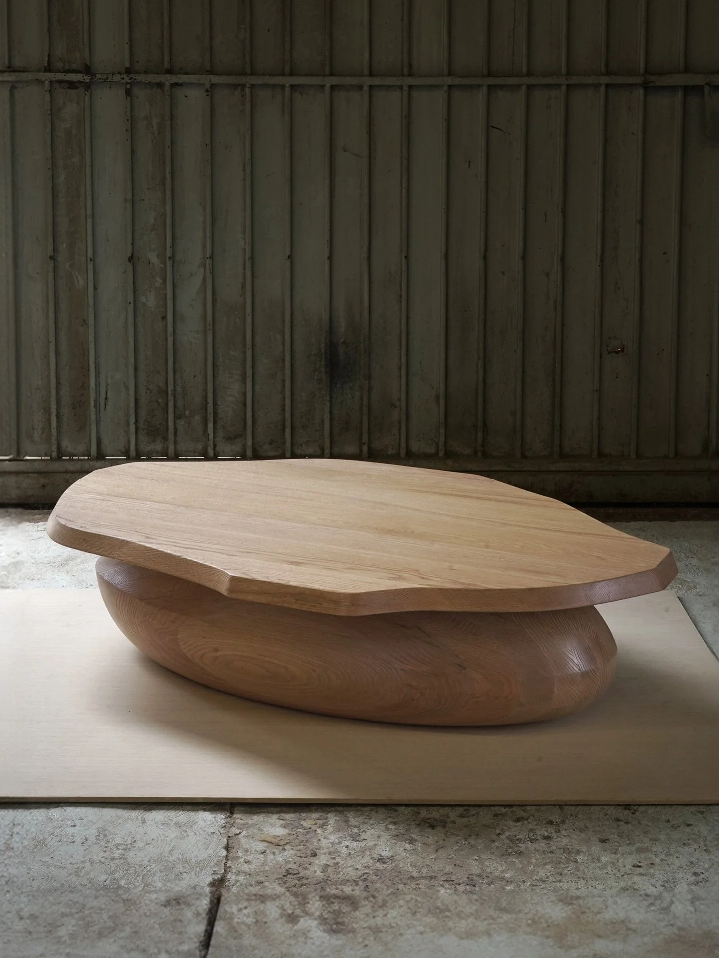 The Solace side table carries irregular form with control. The outline stays soft, but the balance stays clear. It holds daily objects without turning into clutter. It brings quiet to the edge of a room.

Get in touch at sales@nono.mx Discover more o