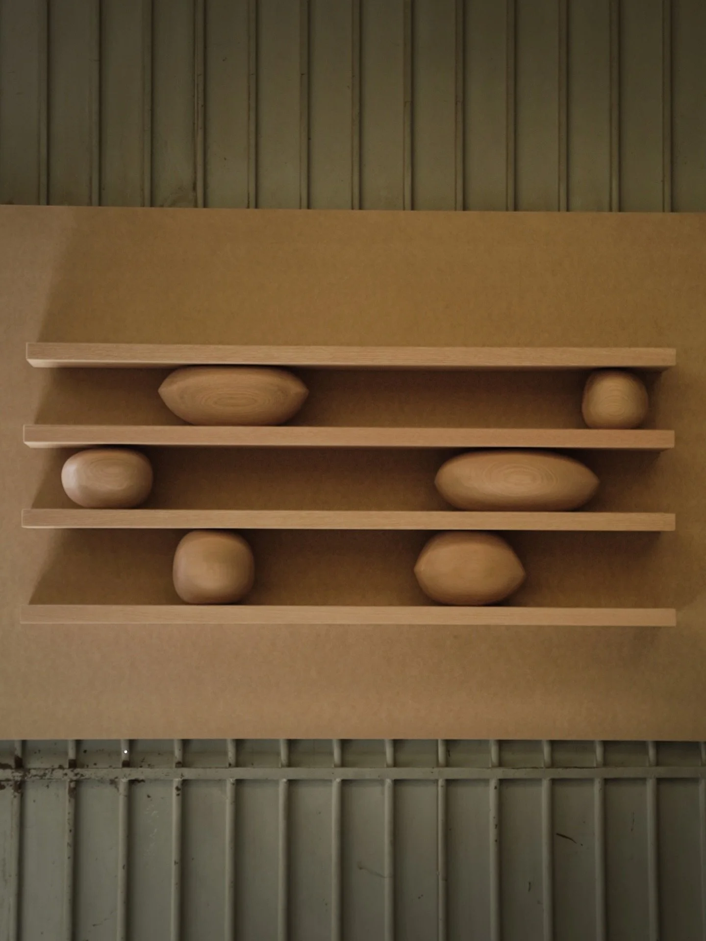 Sereno wall shelf is made to order, allowing length, finish, and placement to respond to the architecture around it.

Custom sizes and finishes available. sales@nono.mx 
#nonofurniture #customfurniture #interiordesign #interiorarchitecture