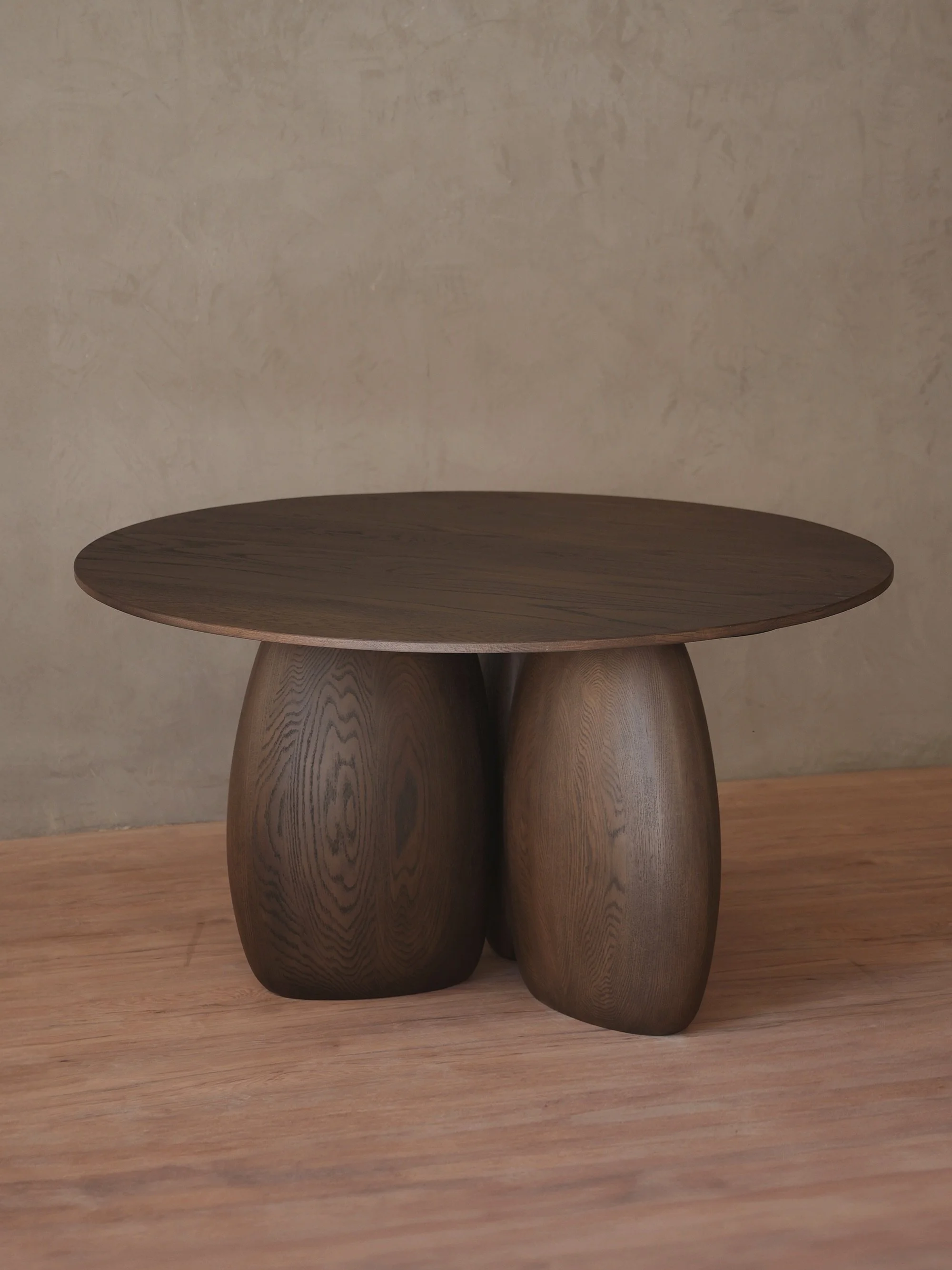 Each Scarpa dining table is made to order, allowing diameter and height to align exactly with project requirements.

Custom sizes and finishes available. sales@nono.mx 
#nonofurniture #customfurniture #interiordesign #interiorarchitecture