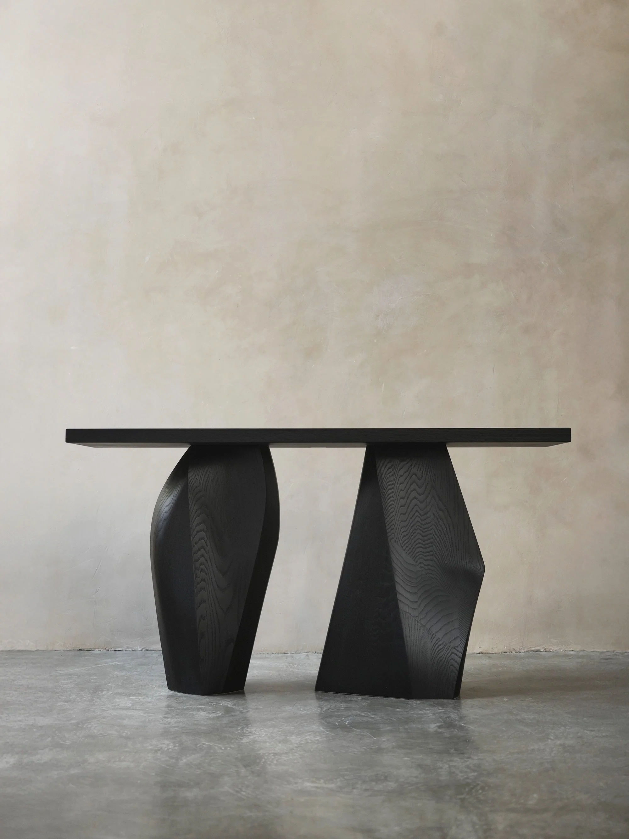 A slightly heavy console for a space that needed grounding.

#console #madetomeasure #designstudio