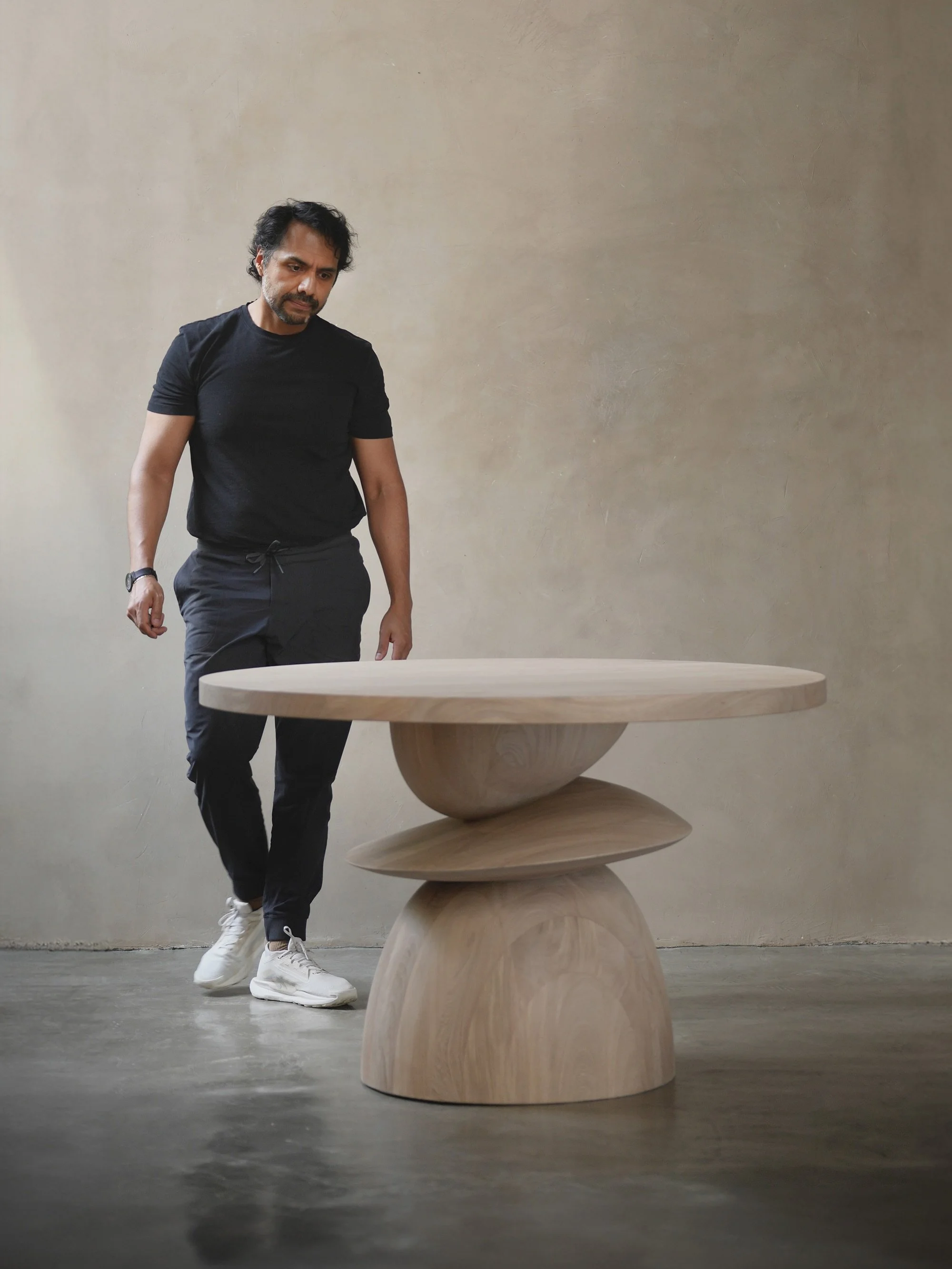 Everyday meals deserve a proper base: Socle Tables

#diningtable #customfurniture #residentialdesign