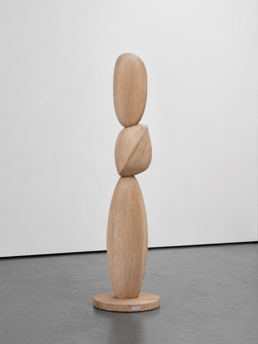 The curves on Still Stand are never copied blindly from one piece to the next. We check the grain, shape, and balance as we go.

By @joelescalona 
#stool #madetomeasure #residentialdesign