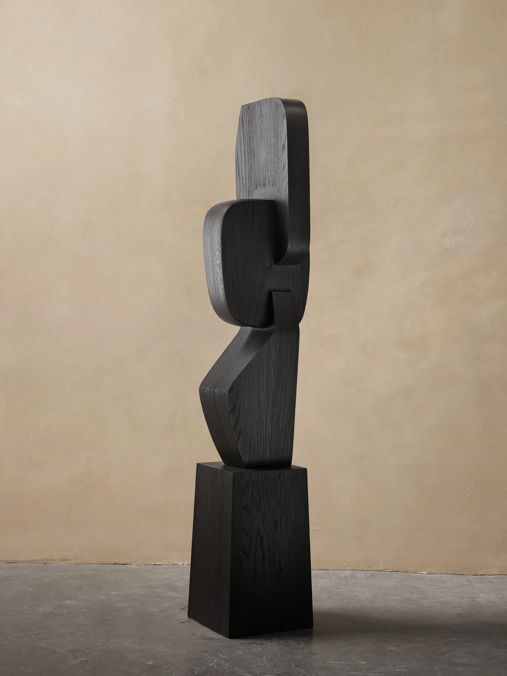 Unseen Force sculpture by @joelescalona relies on control at every intersection, with each plane contributing directly to the tension of the final form.

#sculpture #woodworking #interiordesign