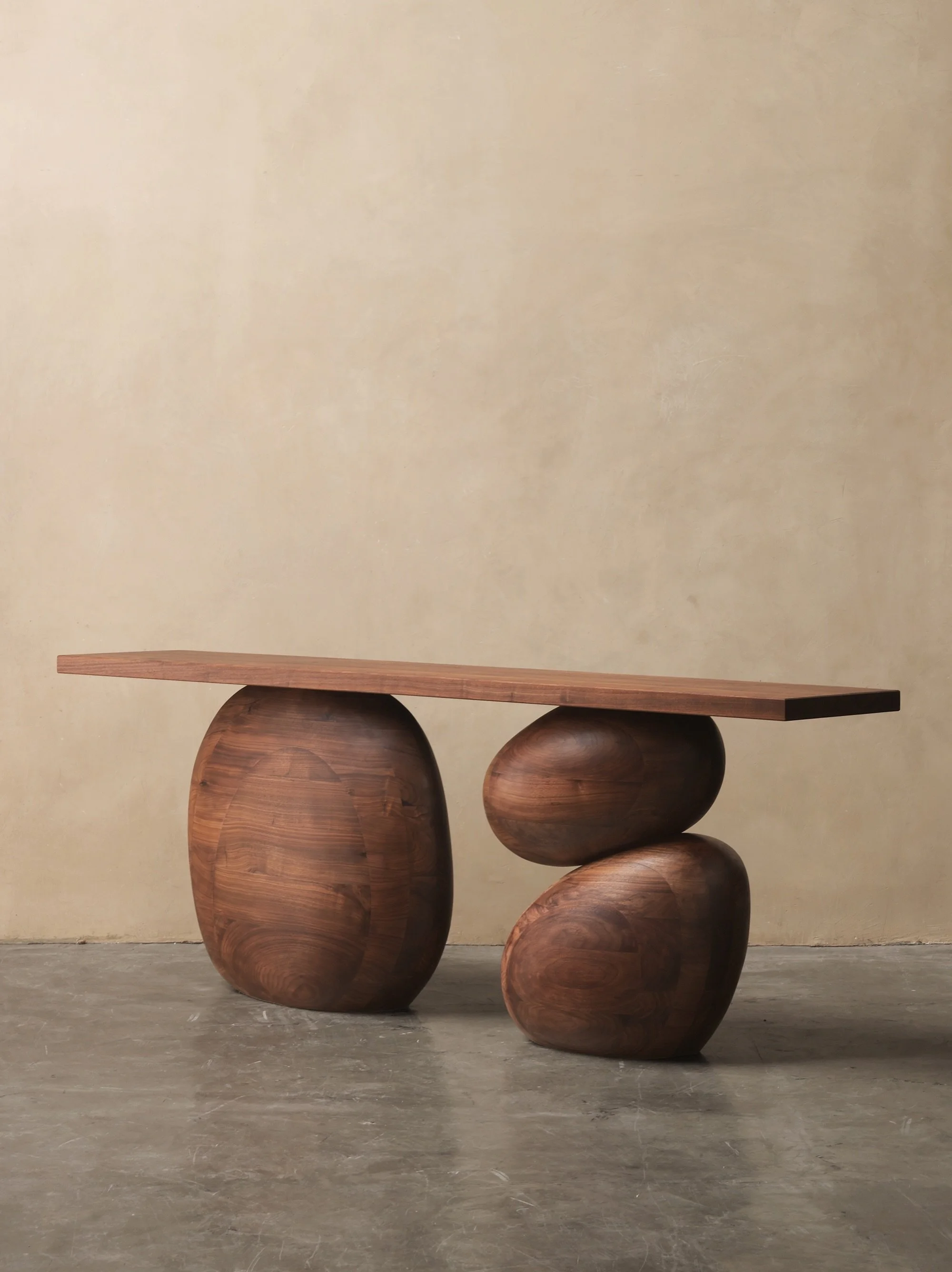 This custom Elefante was produced to a longer dimension for a U.S. project, while keeping the original geometry clear and controlled.

#console #customfurniture #architecturaldetail