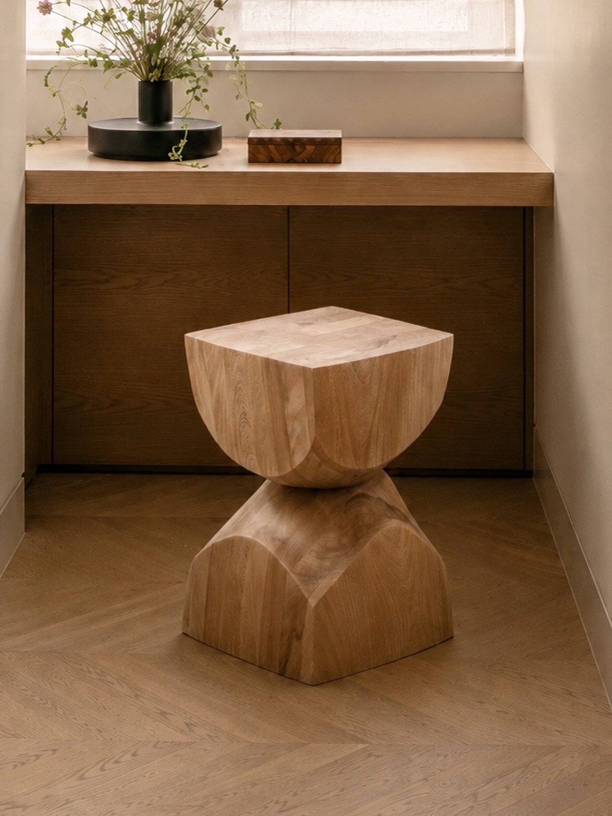 This Socle Side Table in Rosa Morada puts the material at the center, with the grain running across a compact geometry where every edge and transition remains visible.

 #table #solidwood #designstudio