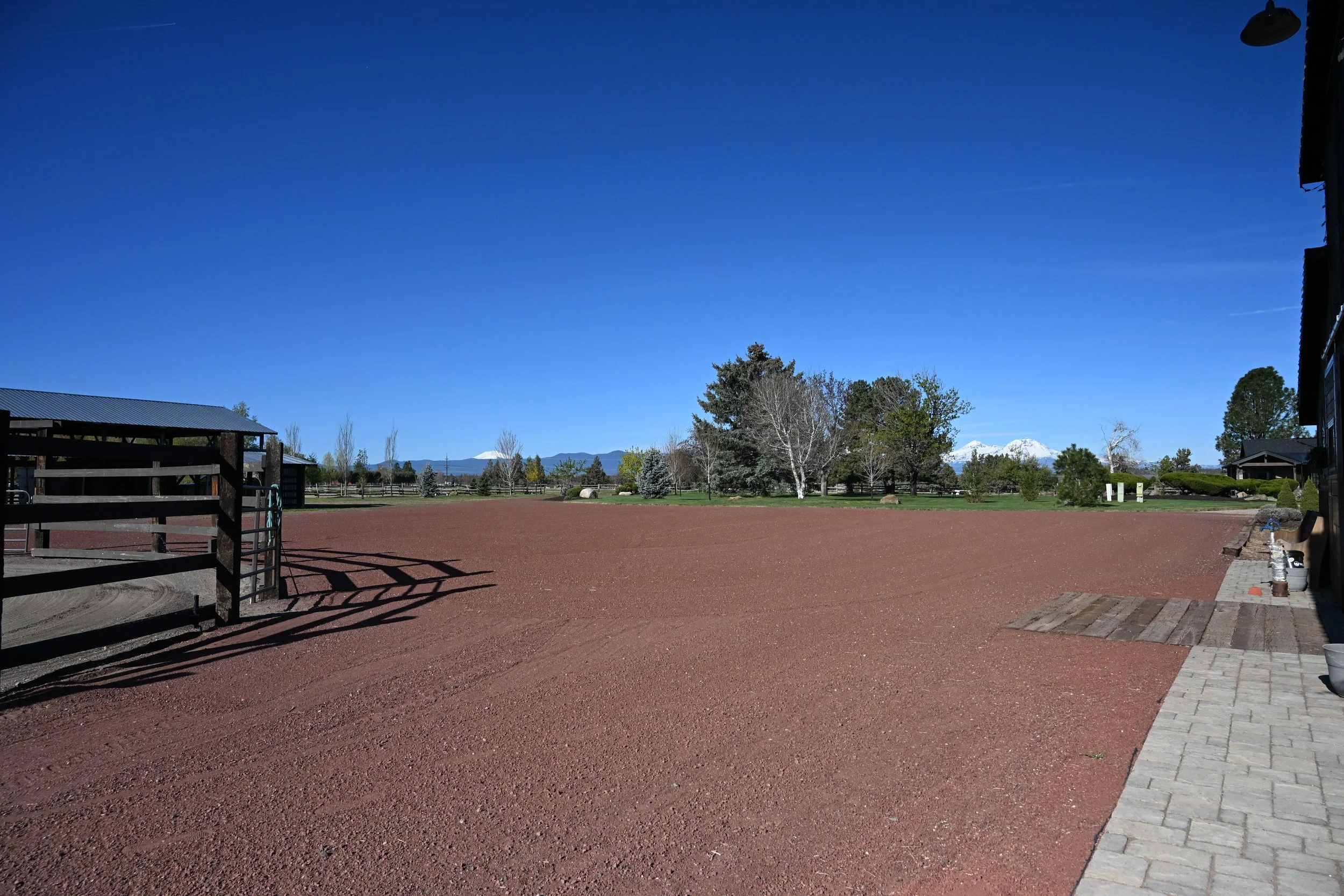 Spacious, horse trailer-friendly parking