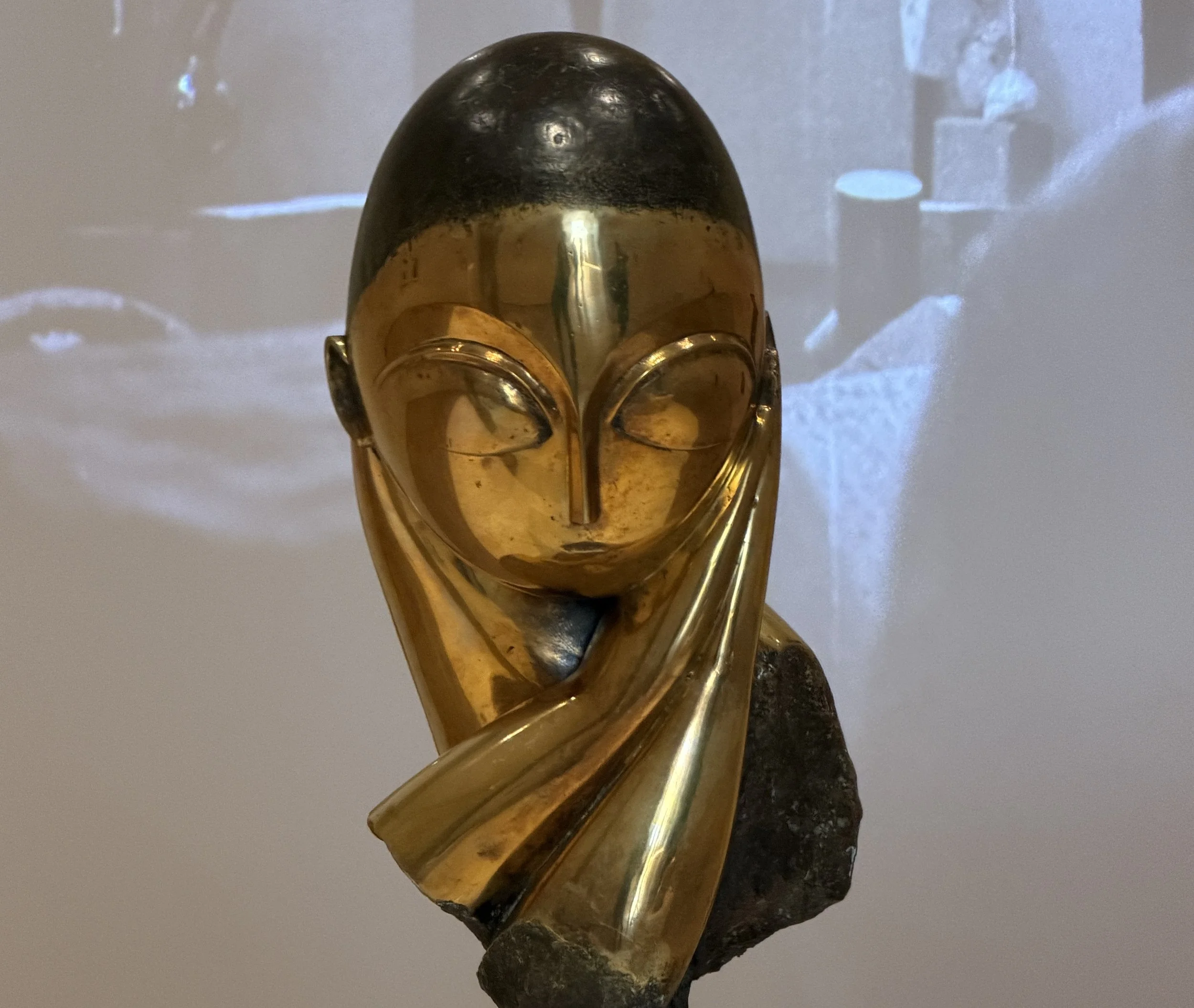 Mlle Pogany, version I, 1913 (after a marble of 1912). Photo: J. Scott Orr
