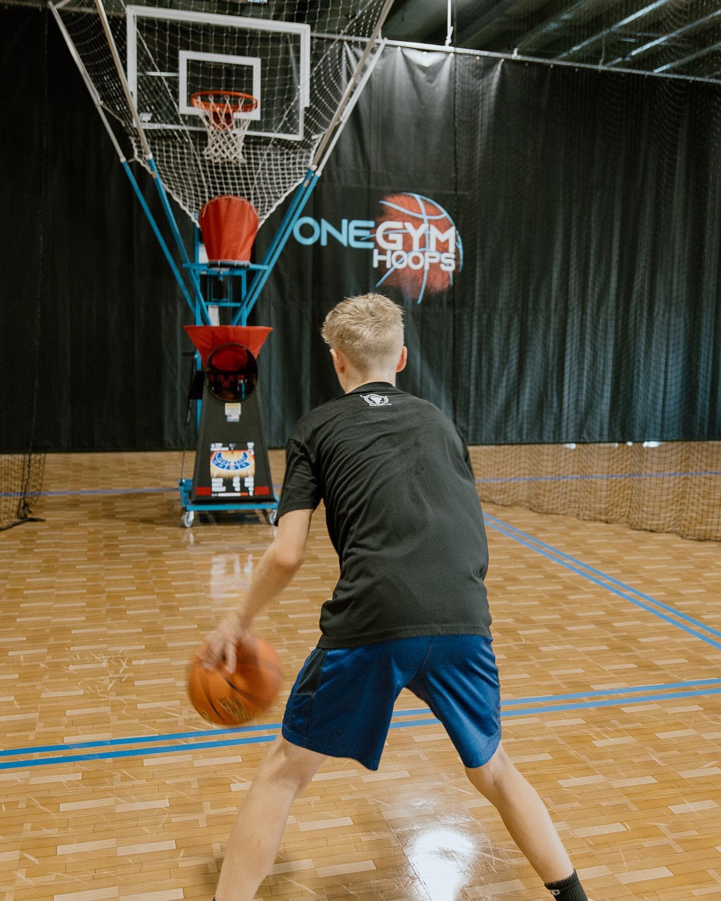 Schedule a time to come into our Omaha athletic training center and gym, and enjoy 

🚨1 FREE HALF HOUR SESSION🚨

 on one of our hoops. A staff member will walk you through how to use the shooting guns and get you started on your free basketball ski