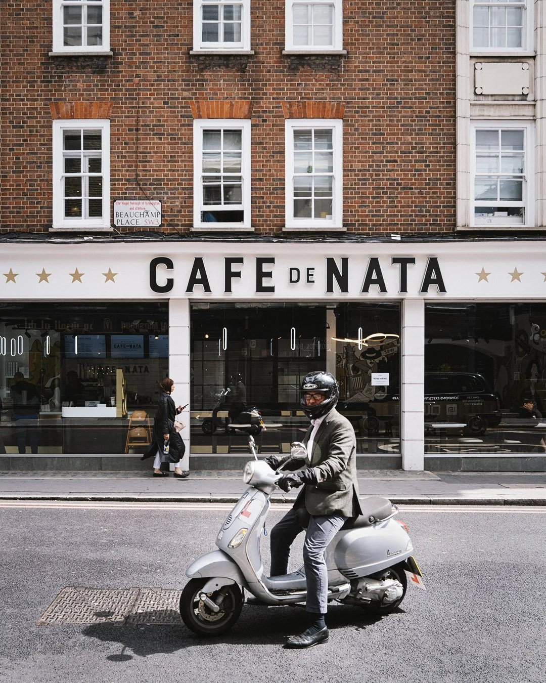 South Kensington L1002643.JPG