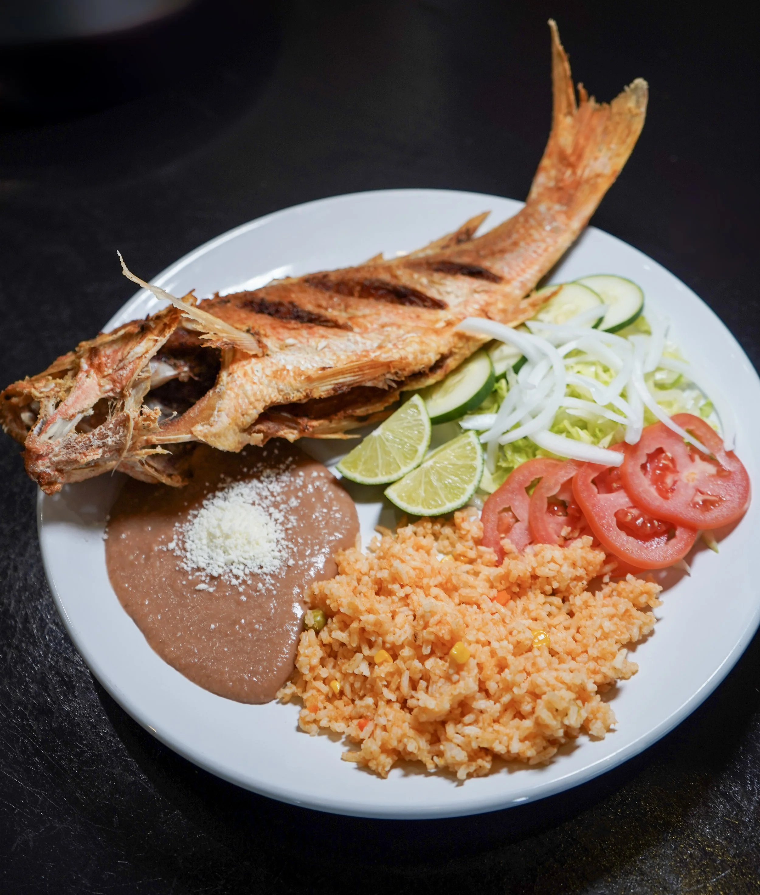 pescado a whole red snapper fried 