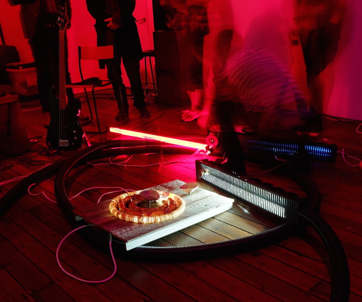 Feuge in 240VAC for Guitars and Fluorescent Lamps 