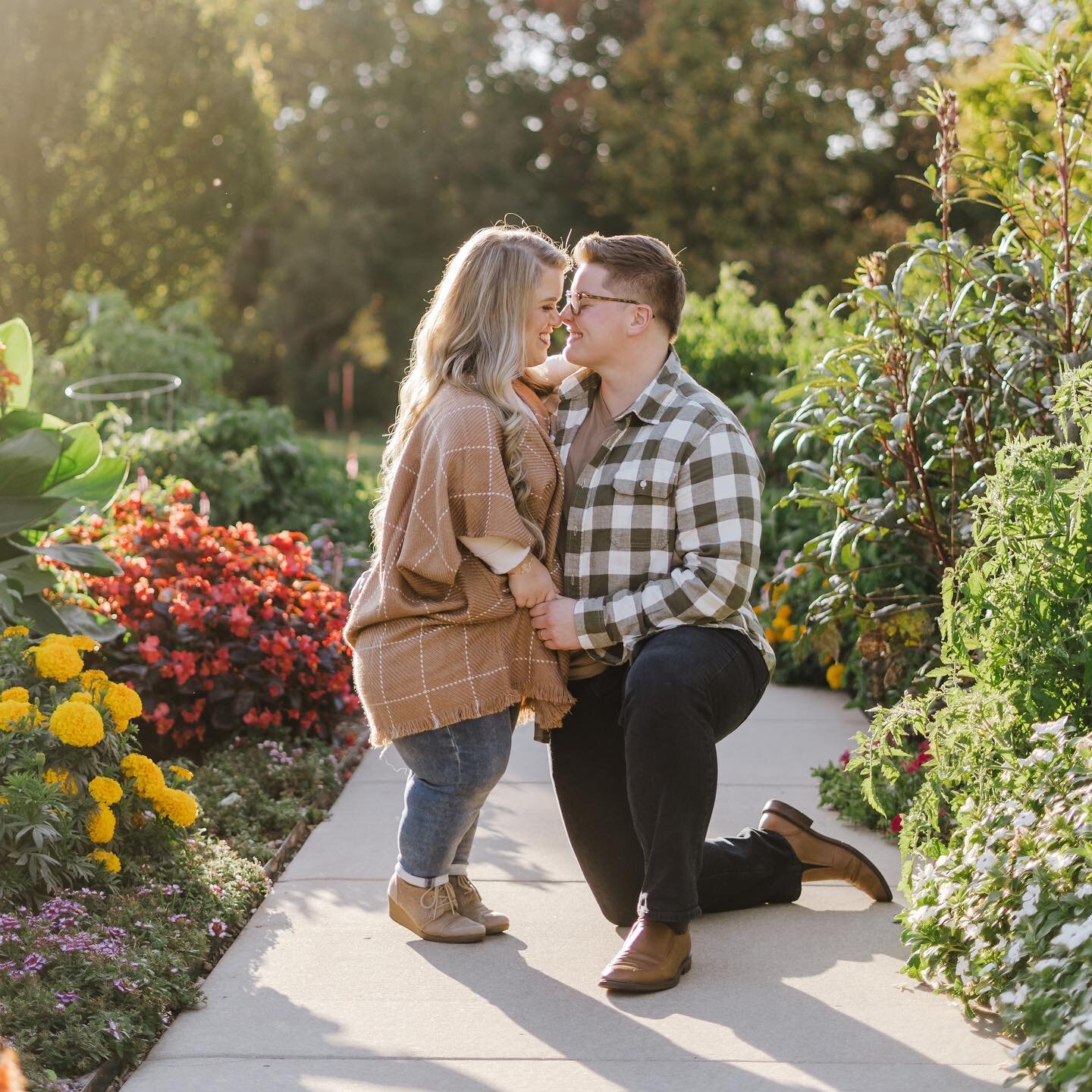 Who could dream of a more perfectly matched couple than Mariah &amp; Courtney? Like chai and fall - they just make sense in the best way!
.
These two showed me around some beautiful spots in Davenport and I just loved getting to hang with them for an