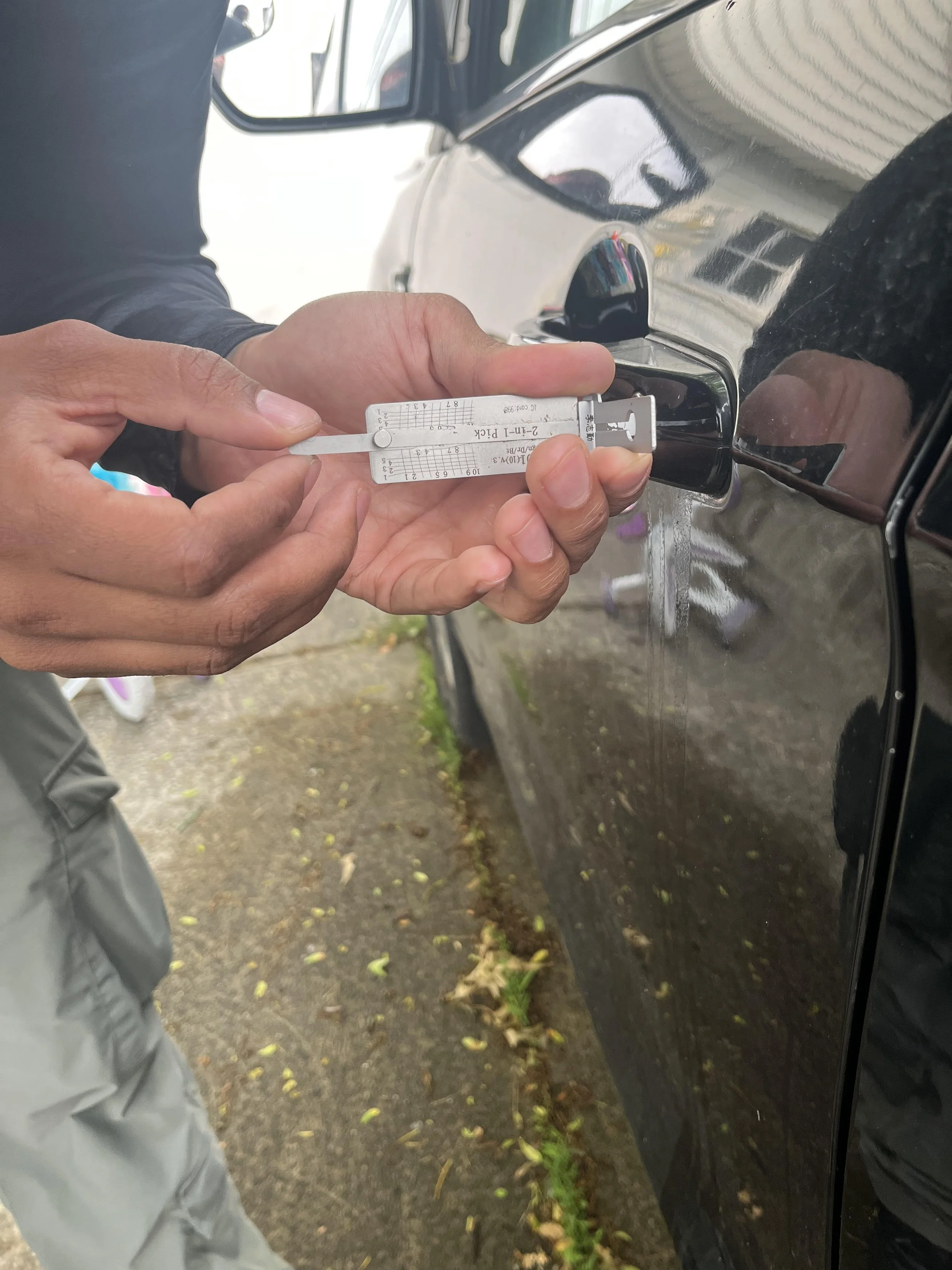 automotive locksmith unlocking car door by vesta lock and key in lakewood