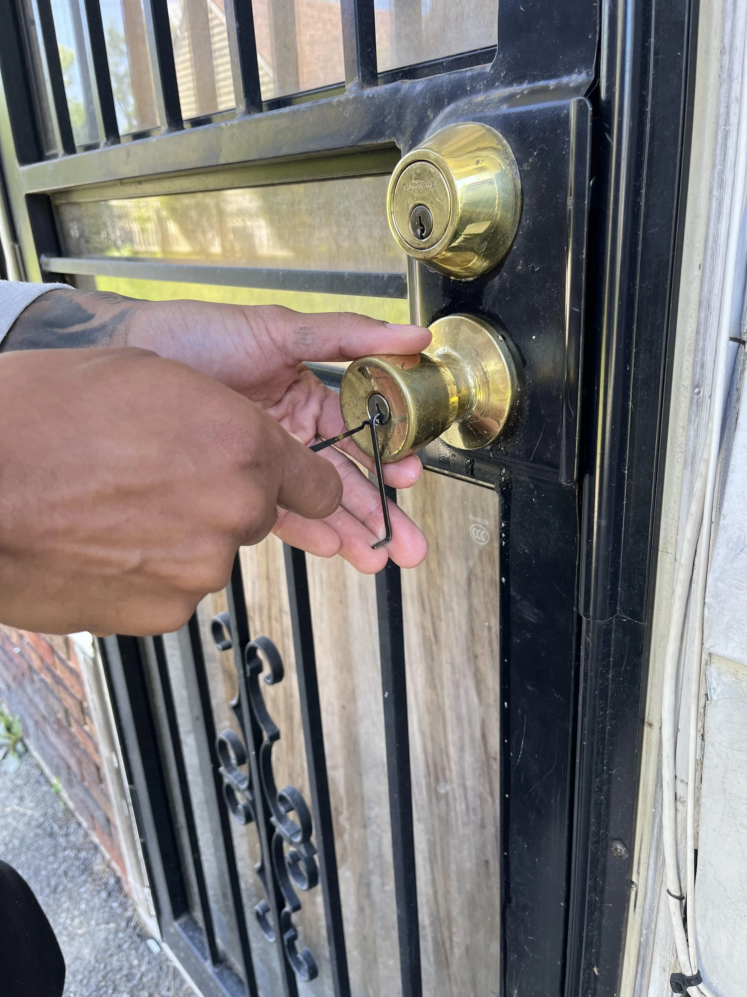 residential lockout service in lakewood ohio by vesta lock and key