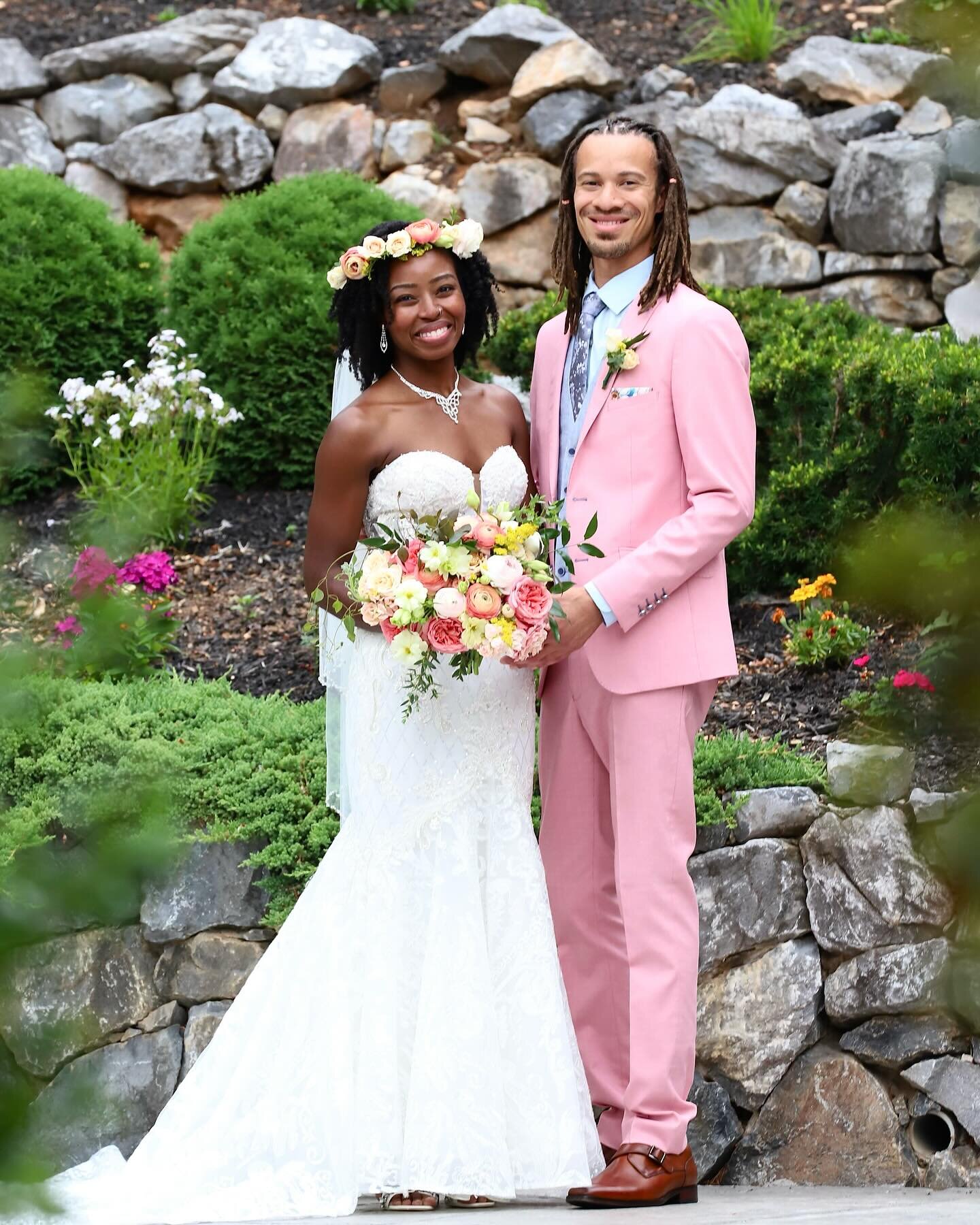 With warmer days ahead, this snap has us dreaming of blooming flowers and sunny skies! 🌷☀️

#miltonridge #wedding #weddingvenue #marylandwedding #mdwedding #marylandweddingphotographer #dmvweddings #frederickmd #weddinginspiration #springwedding #we