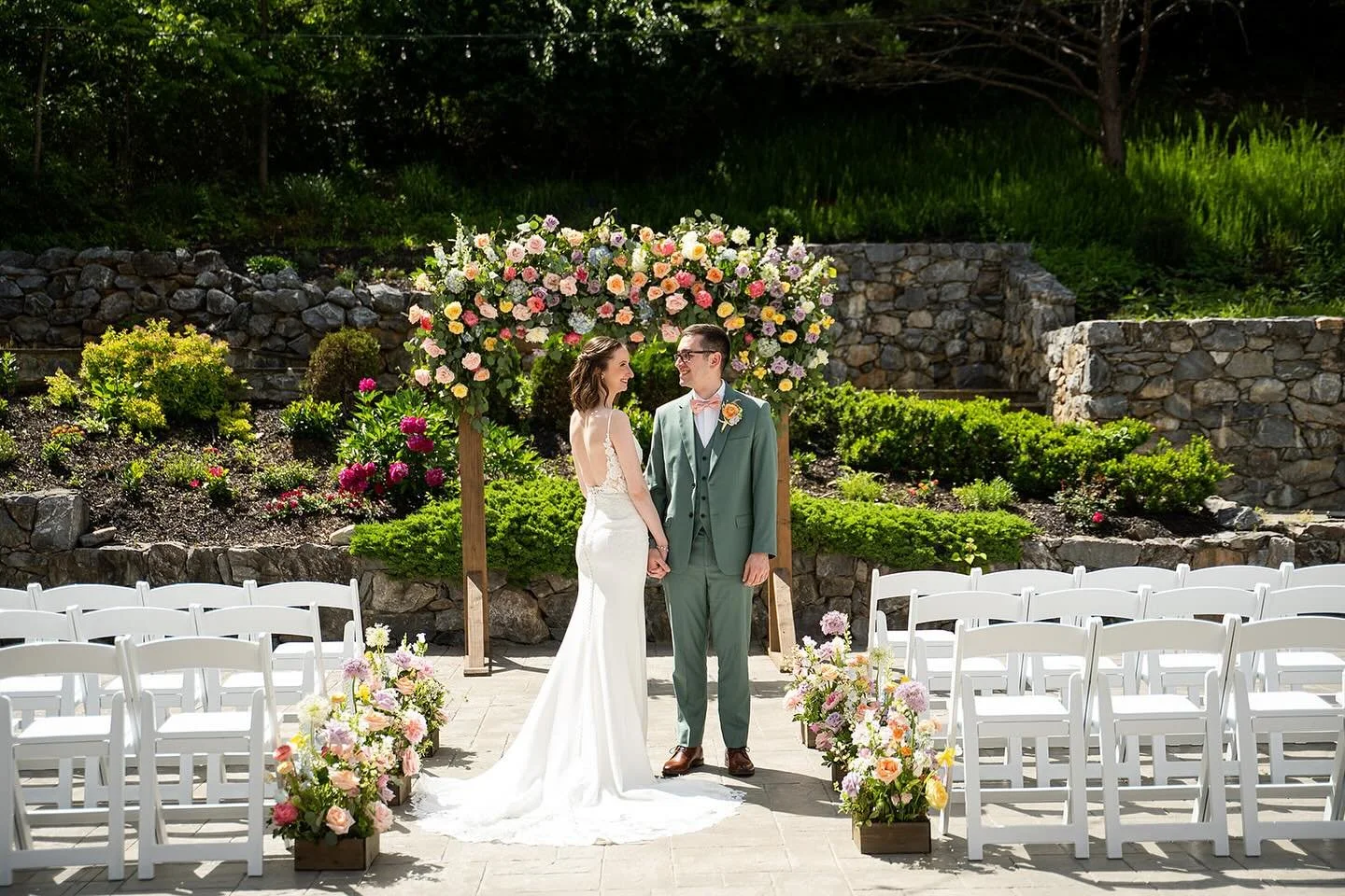 Summer is in full bloom and we are in LOVE with these elevated garden party vibesβοΈππ
•
•
#miltonridge #weddingphotography #marylandwedding #mdwedding #dmvweddings #marylandweddingvenue #summerwedding #marylandweddingphotographer #wedding