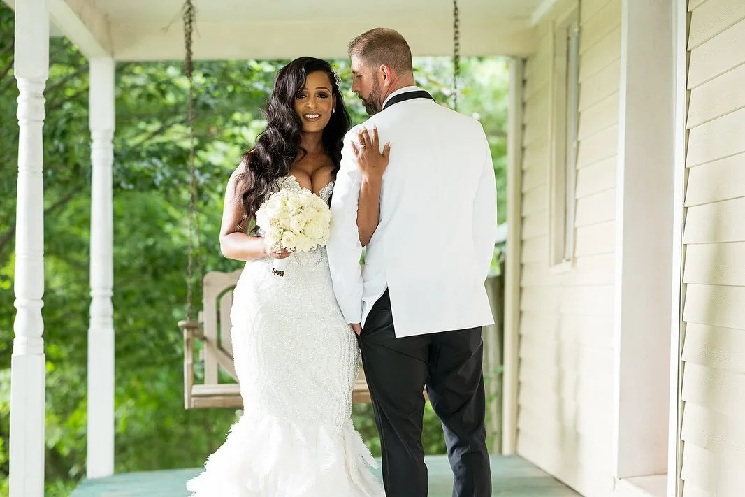 The front porch of our historic cottage is one of our favorite places to capture the love story of each of our sweet couples π
•
•
#miltonridge #wedding #marylandweddingvenue #marylandwedding #dmvweddings #dcwedding #mdwedding #weddingphot