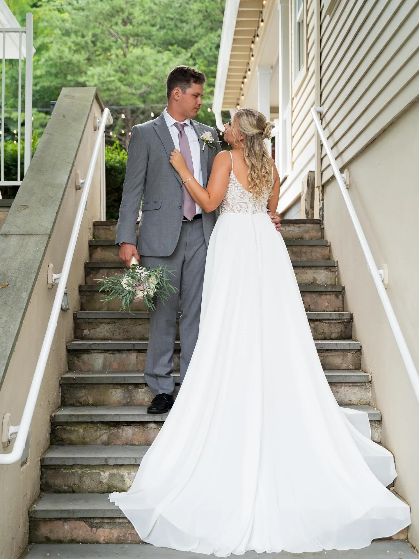 Every love story deserves a moment like this ✨
&bull;
&bull;
#miltonridge #wedding #marylandwedding #marylandweddingvenue #allinclusivewedding #marylandweddingphotographer #dmvweddings #mdwedding #weddinggown #weddingphotography #weddingidea #wedding