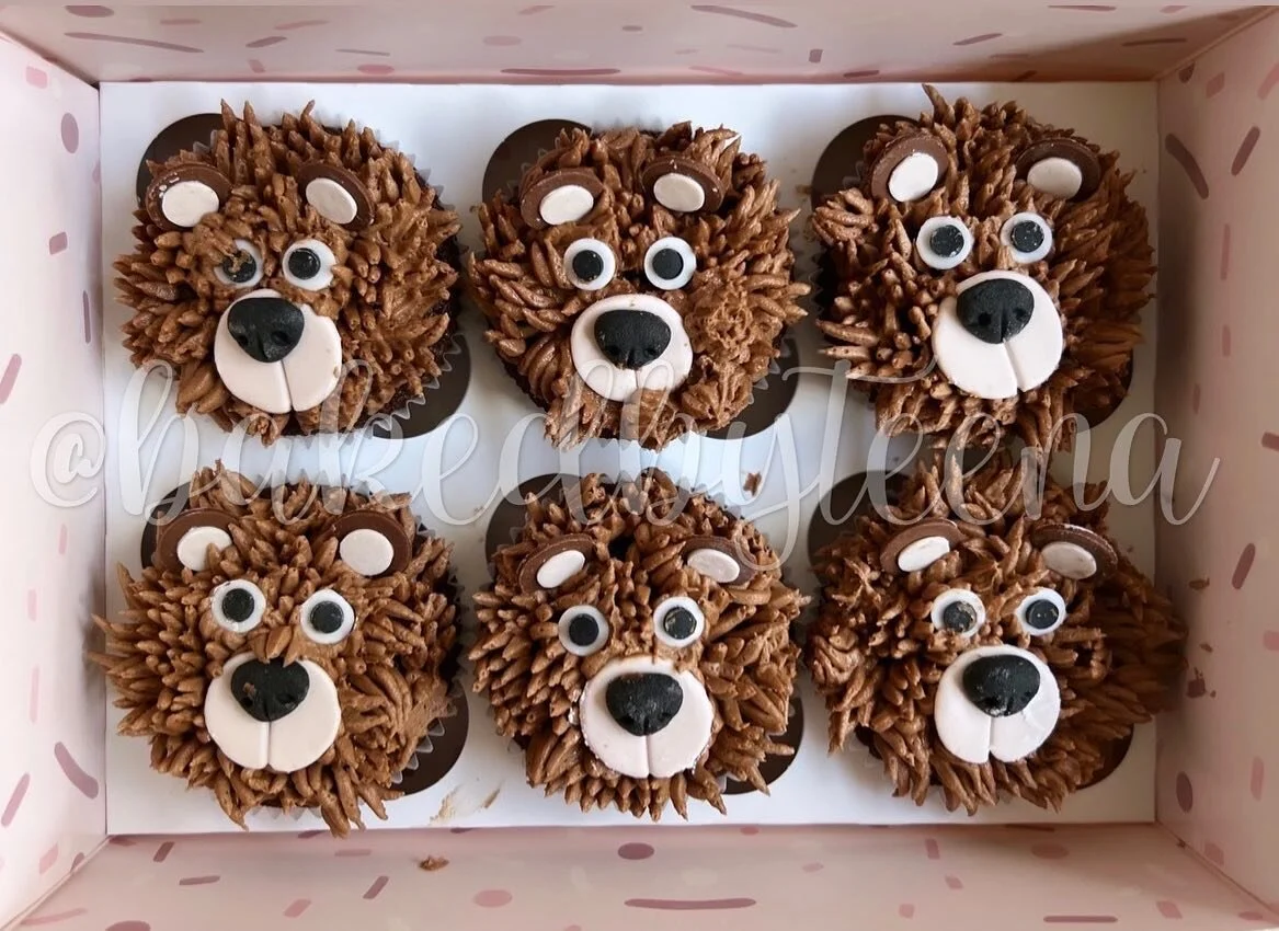 The warm embrace of a hug in our beary cute double chocolate cupcakes 🐻🍫

#warmesthugs #cupcake #chocolate #cupcakes #cupcakesofinstagram #cupcakedecorating #cute