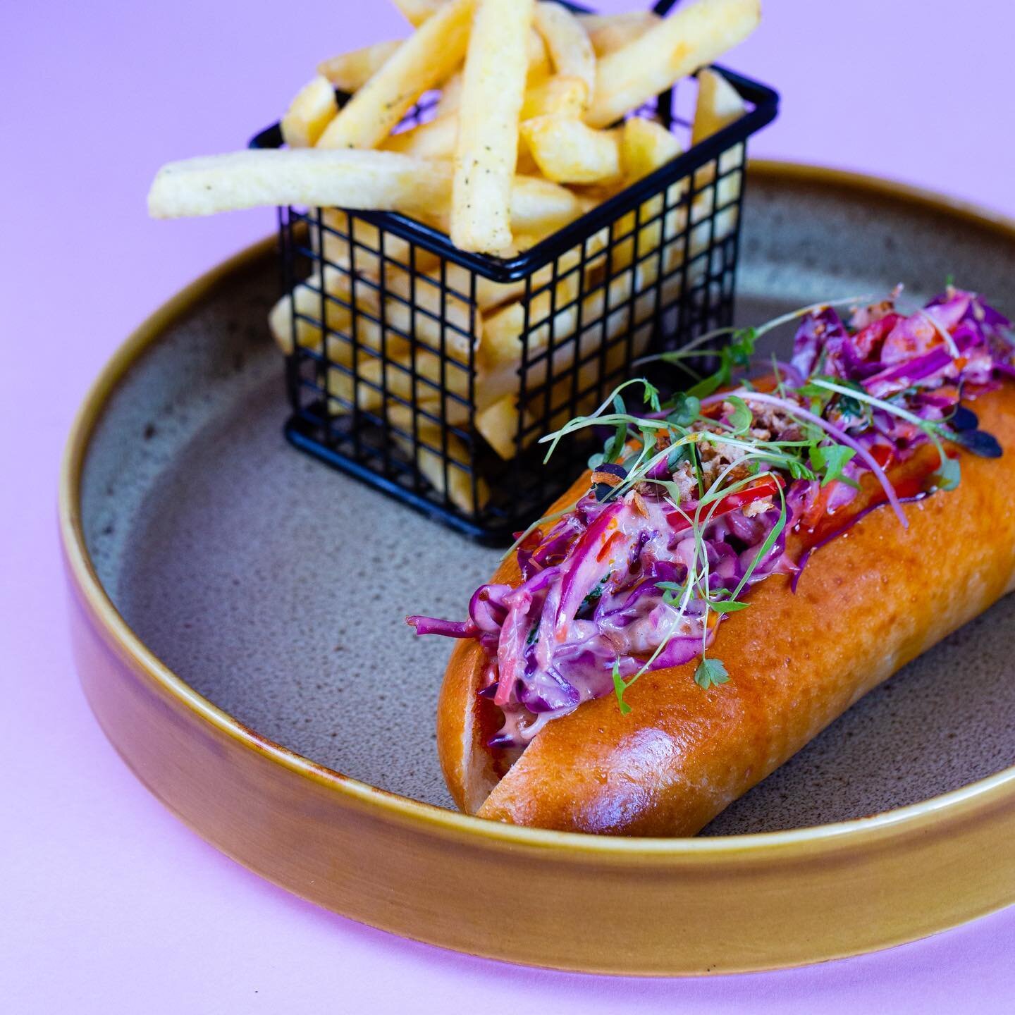 🦞LOBSTA🦞Lobster Tail, Brioche Roll, Chilli, Pickled Asian Veg, Coriander, Thousand Island Sauce with a side of everyone&rsquo;s favourite Fries ✨

📍129 Church St Brighton 
(03)9592 8305
7 days a week from 7am 
Book now - link in bio 

.
.
 #bright