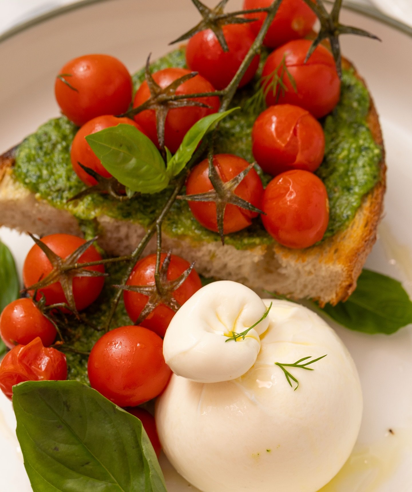 This is your sign to say yes to BURRATA 🍅✨
 Creamy, zesty, and packed with flavour, only at Brighton Soul.

#burratalover #freshisbest #brightonsoul #tomatotoast #brunchinspo #melbournefoodies #bestinbrighton