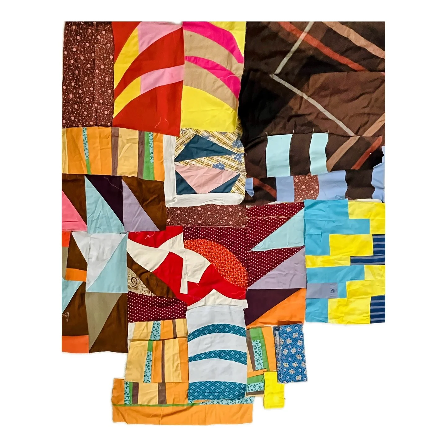 A very rough draft, but this is where I&rsquo;m currently at with my DEI quilt composition after yesterday&rsquo;s workshop. I think it has potential! 

#abstractpiecing #improvquilt #improvpatchwork #modernimprovquilting #modernquilt