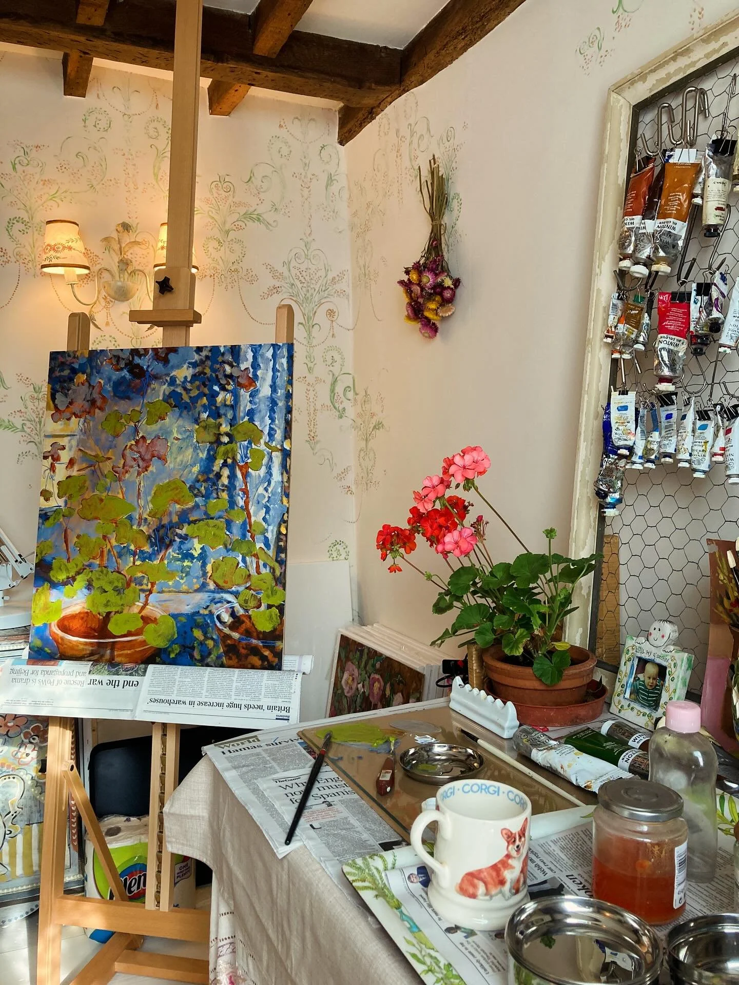 I am very lucky to have a fab studio at Godinton House but I sometimes like to paint at home. I have moved my home studio into a small bedroom last week. Good opportunity to have a sort out! I was up early today testing out the new arrangements 😊
#j