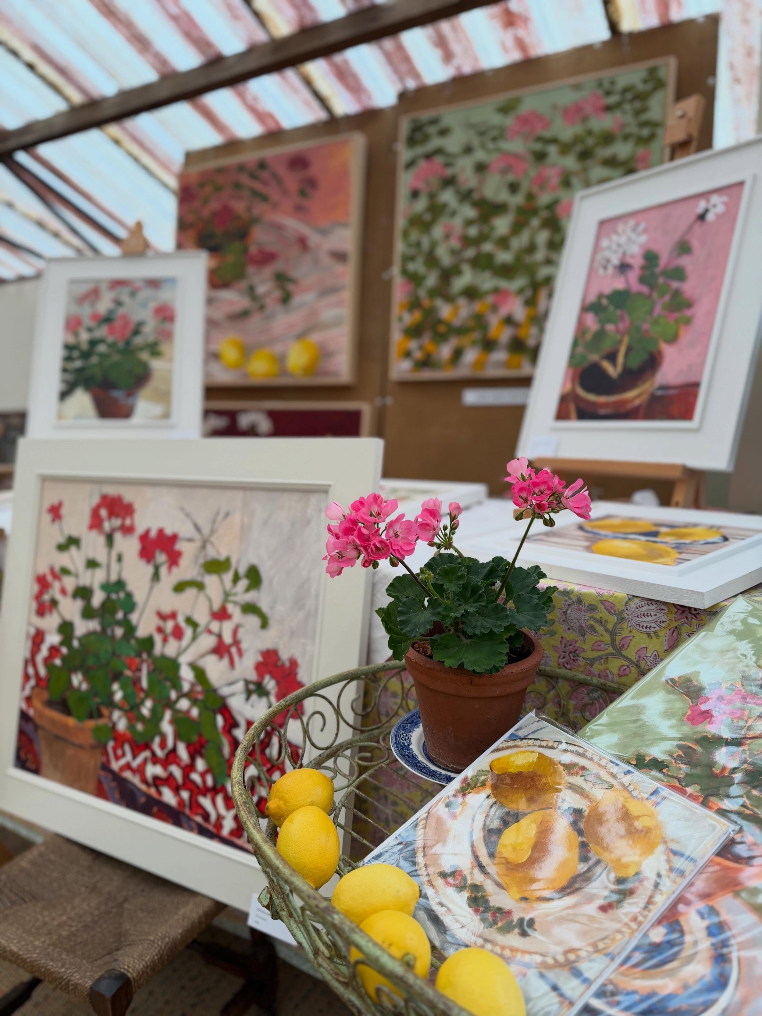 What a great day @king_johns_nursery with @countryhomeandgardenfairs despite the rain and wind we had a marvellous time!
#judeaskeybrown #geraniumoilpainting #pelargonium #pelargoniumpainting
