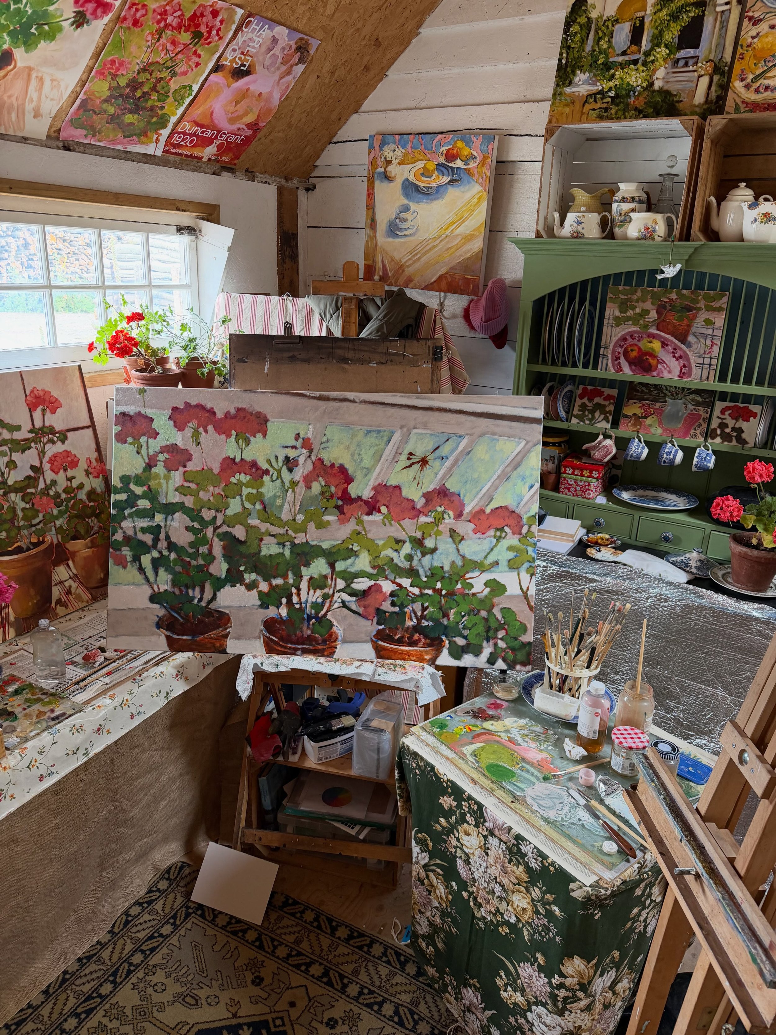 Studio view❤️🌸
Getting to grips with this larger painting, got all the underpainting finished. Waiting for it to dry now so I can do the next layer.
#judeaskeybrown #pelargonium #oilpaintingoncanvas #geranium #artcan