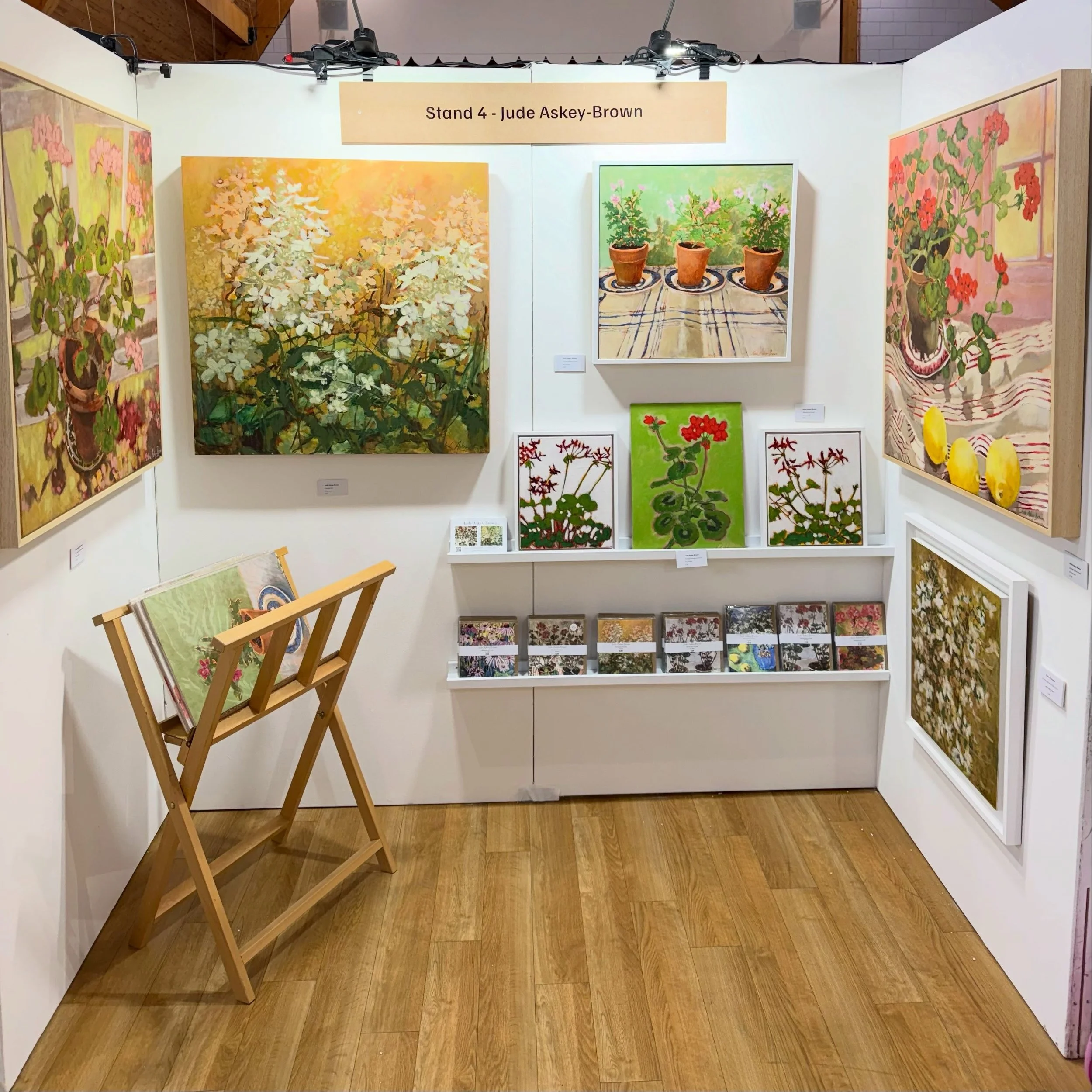 It&rsquo;s Friday! Ready and set up for the @benendenartfair which starts with our PV tonight at 6pm. It&rsquo;s open over the weekend and so many wonderful artists are taking part. Come over for a browse 😀
Saturday 3rd 10-5pm
Sunday 4th 10-4pm

#ju