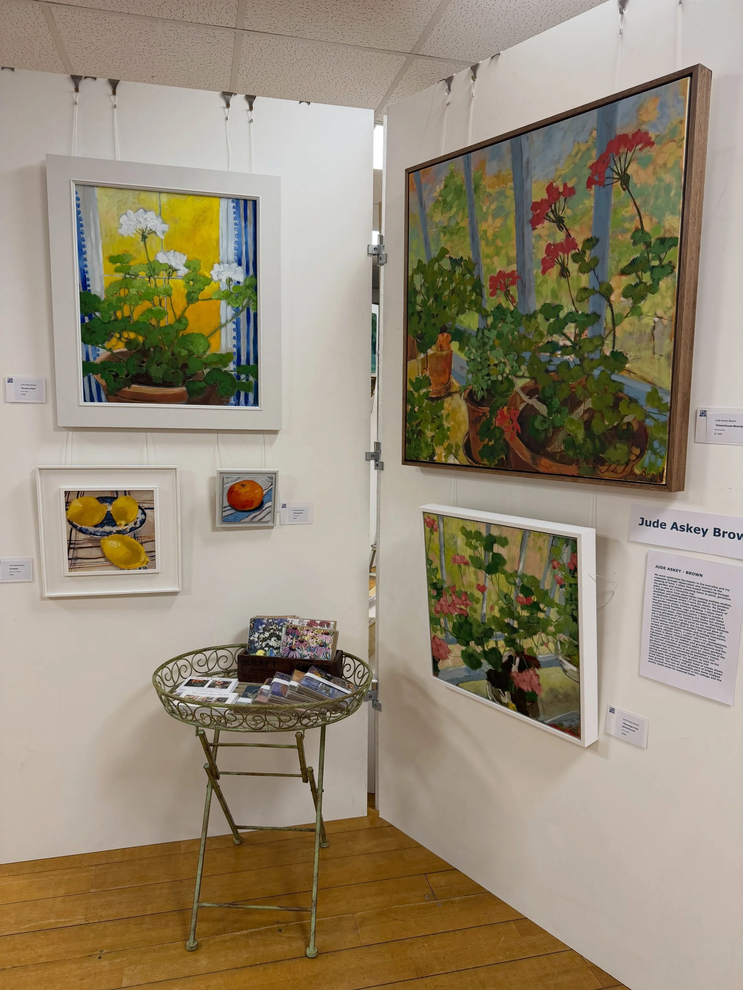 Tenterden Artists 
Opens tomorrow at 10am!

Brave the weather and come and see beautiful artwork from local artists, I&rsquo;ll be there for a chat at 10am 🍋🌸❤️

0pen Saturday and Sunday 10-5pm

@tenterdenartists 
#judeaskeybrown #pelargonium #gera