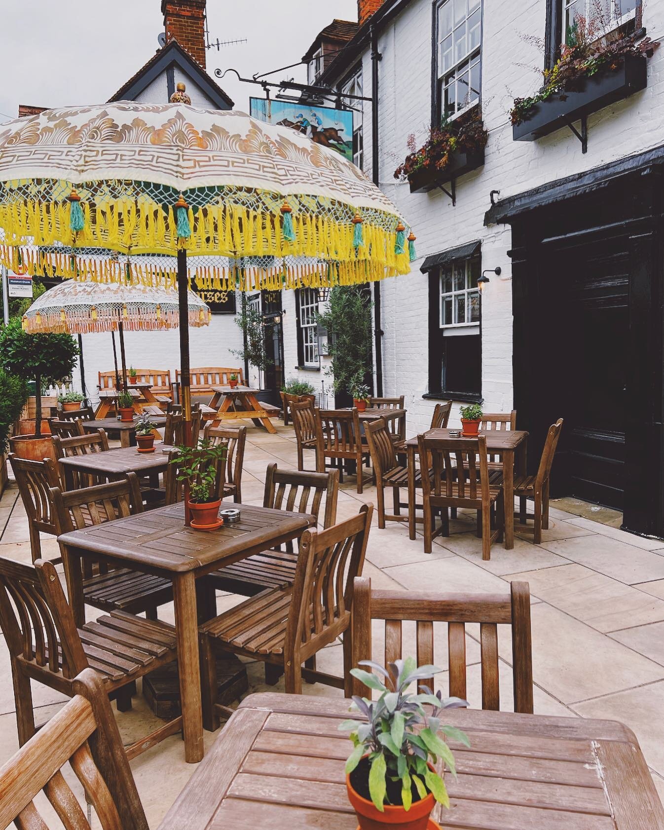 The perfect getaway in the countryside of the Surrey Hills

#Staycation #StaycationUK #Staycay #Surrey #SurreyHills #BoxHill #SurreyLife #SurreyLifestyle #VisitSurrey #Mickleham #Dorking #PubsOfInstagram #gastropub #pubswithrooms