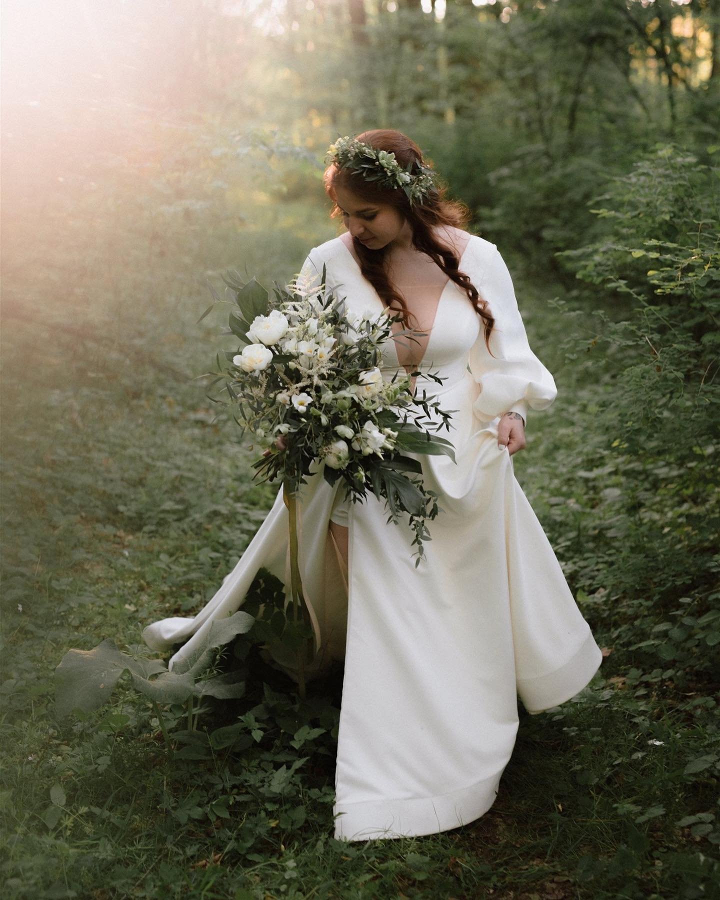 My first bride of 2024 Deni was a woodland fairy 🥹💚

Alsa work of these ladies @ninaberan.makeupartist &amp; @lucie_hofrichterova