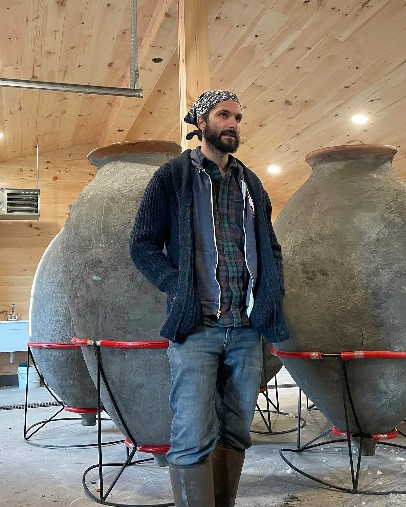 THIS FRIDAY @chertokwines is joining our Fondue Night! 🍷 🫕 Rustic, natural wines that taste like home while pushing the boundaries of 21st century beverages? Meet Chertok! 👇 

Founded as a garage winery space in Sudbury, MA, Chertok Winery grew fr