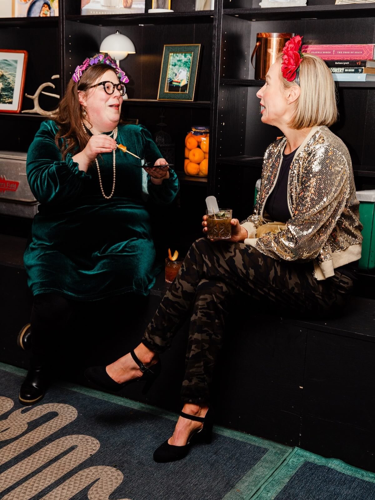 CALLING ALL GALENTINE&rsquo;S DAY BELIEVERS&mdash;we&rsquo;re hosting a wild night of bingo fun for the femmes, thems, and friends!!! All the treats unwrapped below . . . 👇 

👯&zwj;♀️ Galentine&rsquo;s Day Bingo Night 🍹 
❤️ to benefit @atriacollec