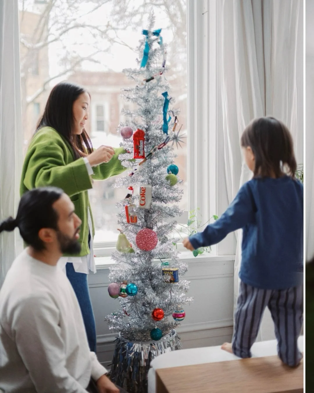 🎄 decking the halls in their new home 🏠