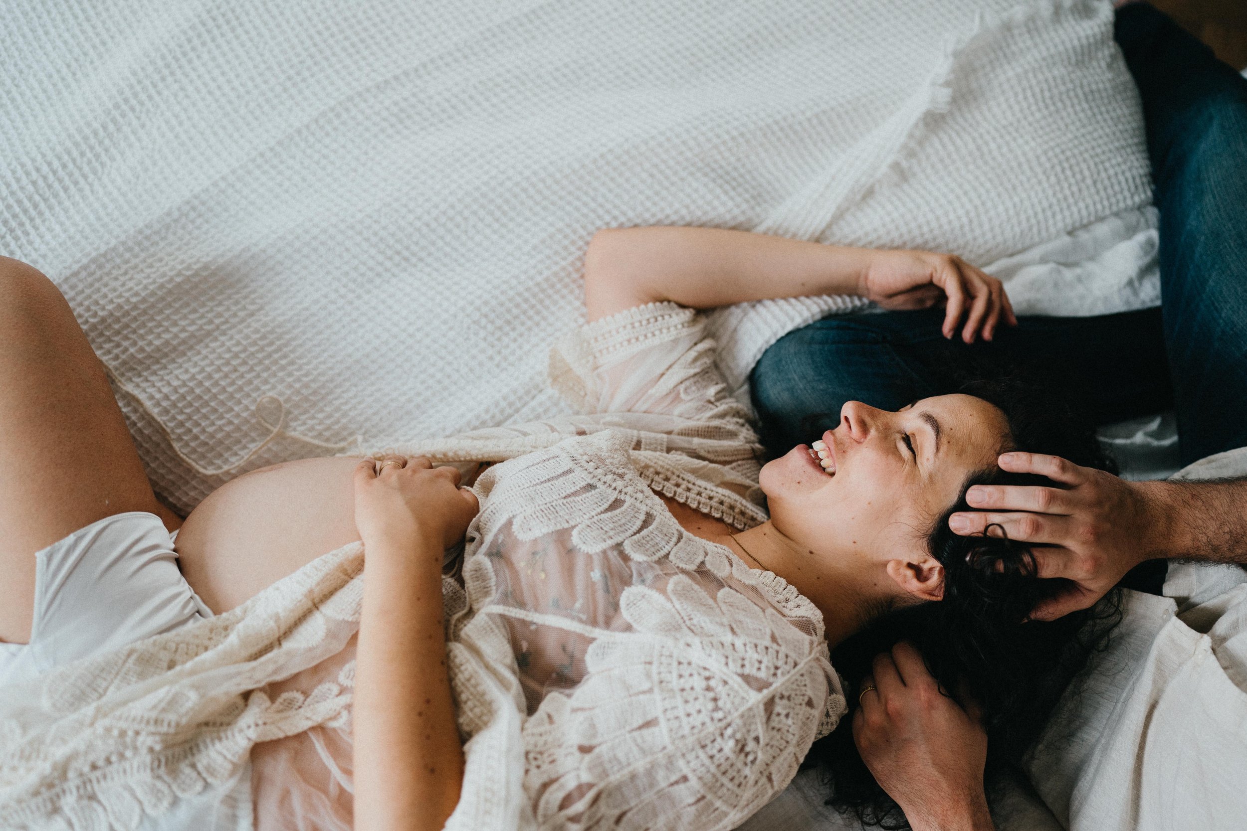 Shooting photo grossesse : des robes de maternité qui font rêver ! - A la  Une!