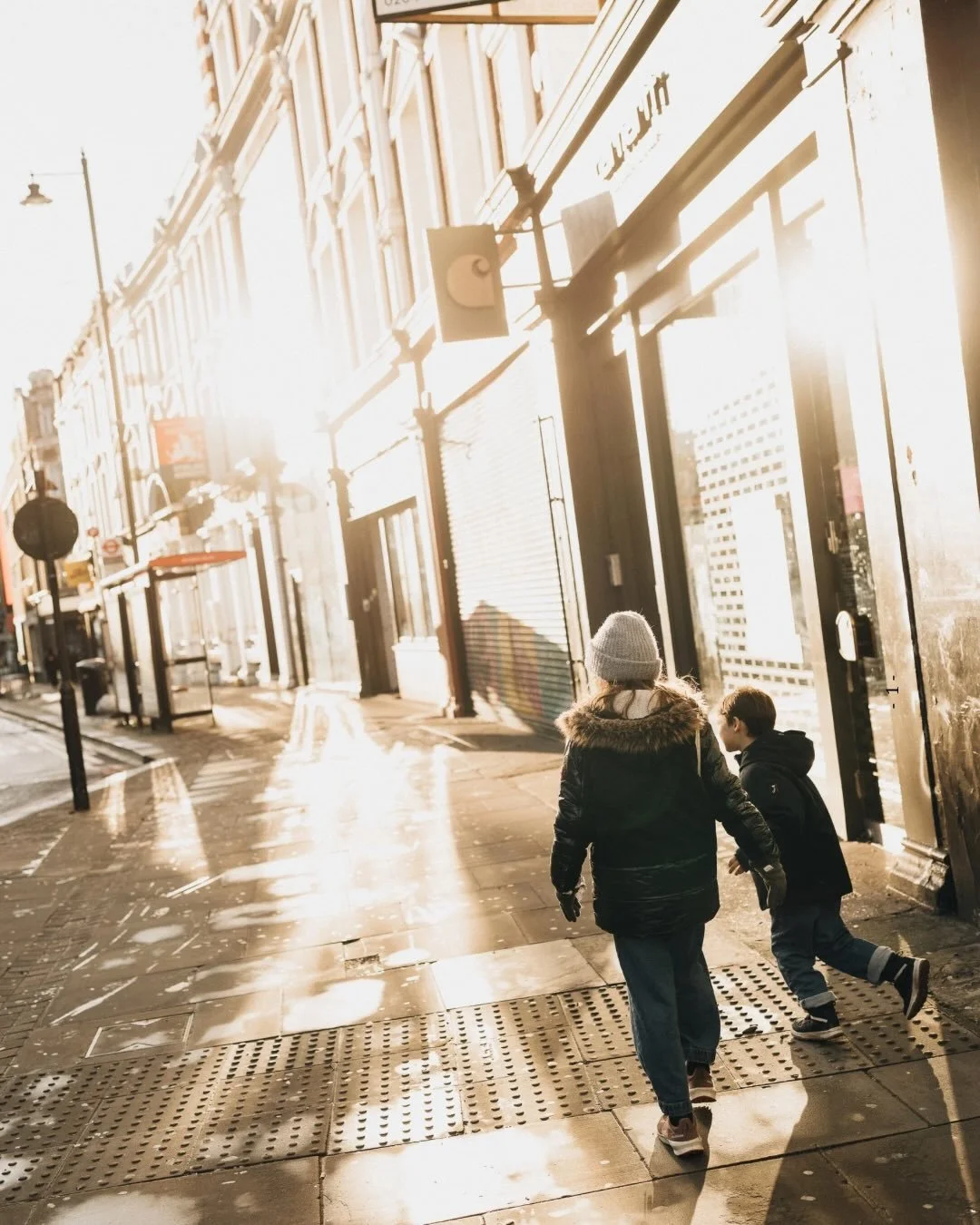 Londres en famille sous cette lumi&egrave;re d&rsquo;hiver, un bonheur !
.
Deux photos ici ne sont pas de moi, mais de ma fille.
C&rsquo;&eacute;tait la premi&egrave;re fois qu&rsquo;elle prenait l&rsquo;appareil pendant tout un voyage 😊
Vous devine