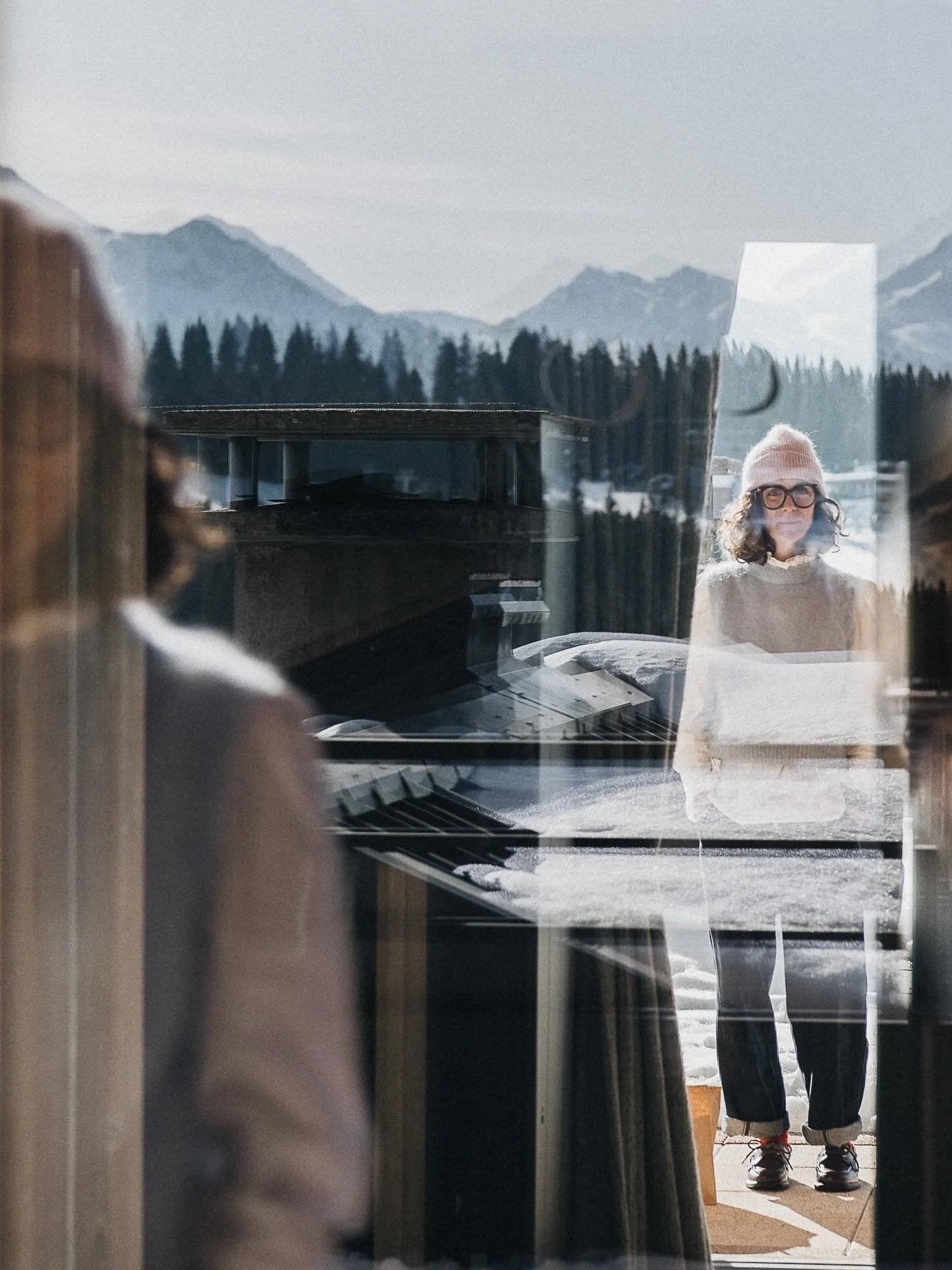 Shooting archi pour @inside__interior_design 

Photographier les espaces imagin&eacute;s par &Eacute;milie dans un appartement avec vue sur les pistes, en laissant une place aux reflets, &agrave; la lumi&egrave;re et aux perspectives.
.
[ photographe