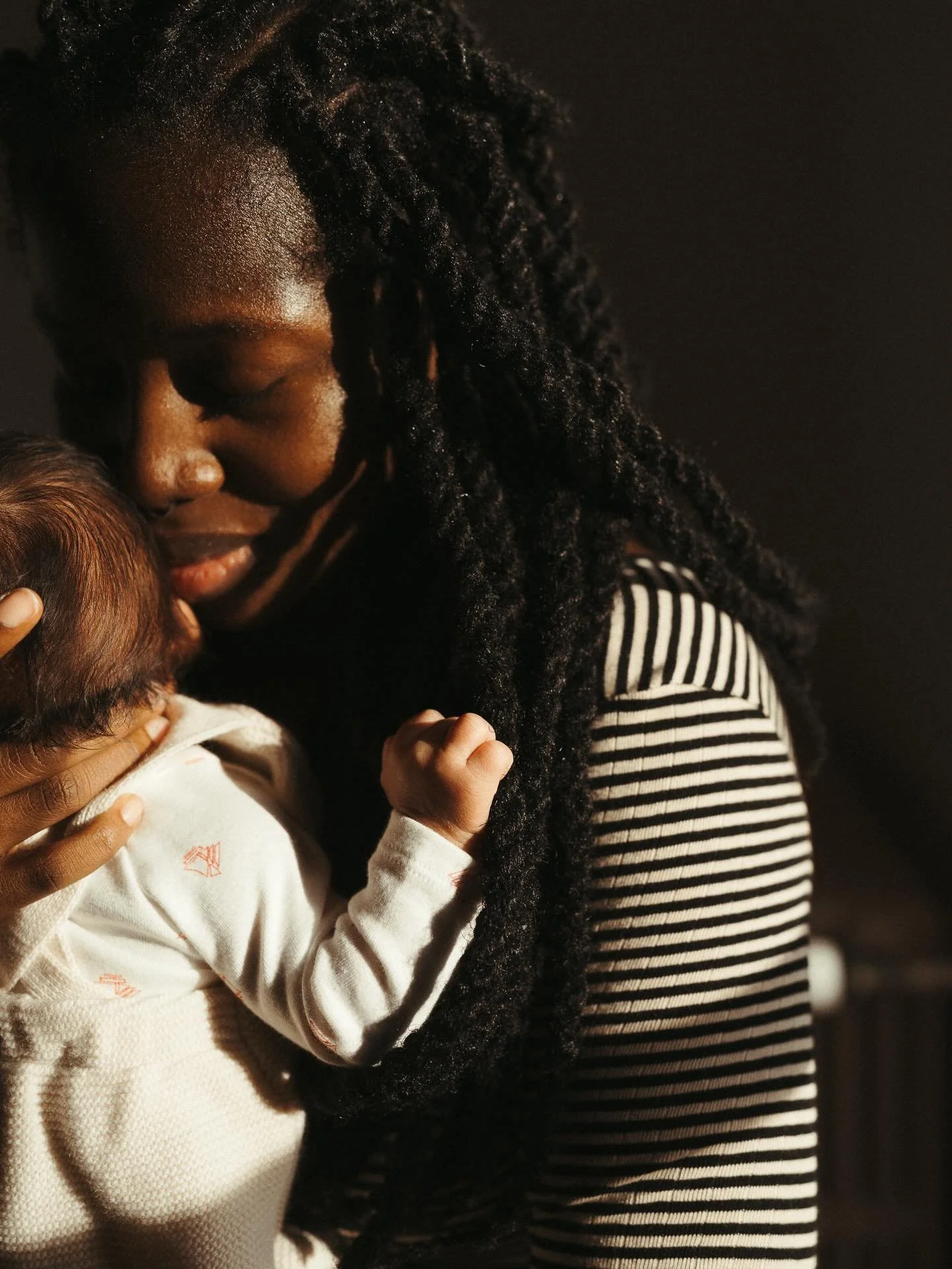 Douceur 🤍

.
Je suis Amandine, photographe de grossesse, de naissance et de famille &agrave; Lyon.
J&rsquo;imagine pour les familles et les marques des images po&eacute;tiques et graphiques, inspir&eacute;es du r&eacute;el.

💌 Une envie, une id&eac