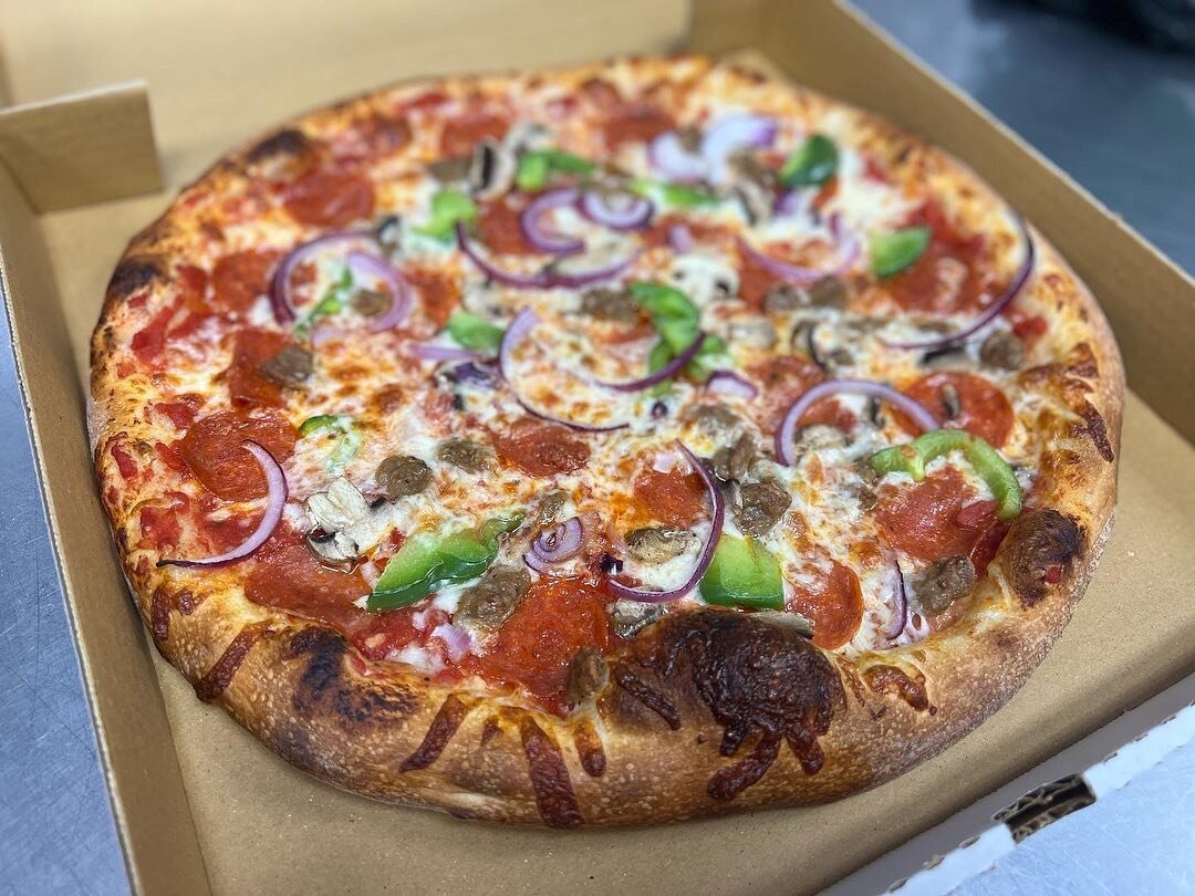 Pizza supreme 🍕🍕 #phillypizza #phillyfoodforeal #phillyfoodblogger #philadelphiafood #openinphl #phillyfood #bestpizzaphilly #sesamecrustpizza #phillyrestaurants #phillyfoodporn #phillyfoodies #phillyfoods #josheatsphilly #lovephillyfood #bestfoodp