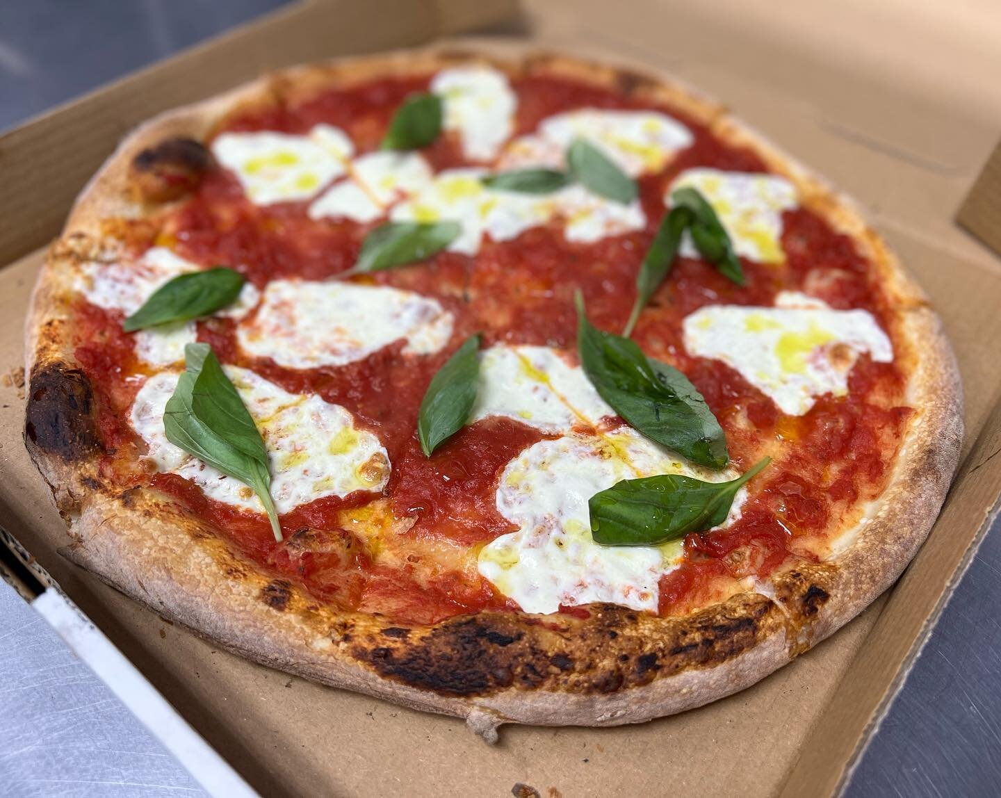 Margherita pizza 🍅 🧀 🌿 🍕 #philly#philadelphiafoodie
#phillypizza #phillyfoodforeal #phillyfoodblogger #philadelphiafood #openinphl #phillyfood #bestpizzaphilly #sesamecrustpizza #phillyrestaurants #phillyfoodporn #phillyfoodies #phillyfoods #josh